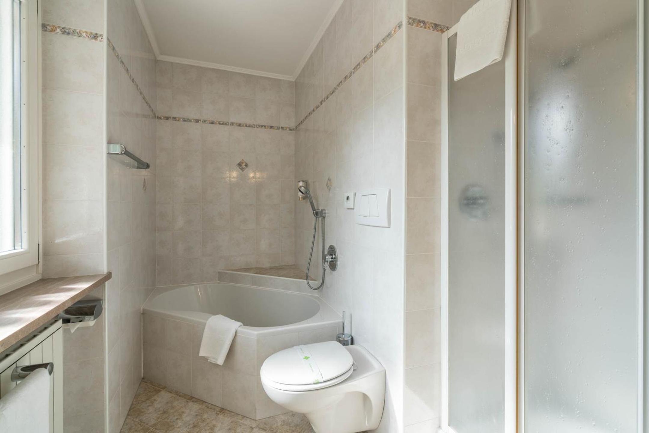 Standard Double or Twin Room photo 2