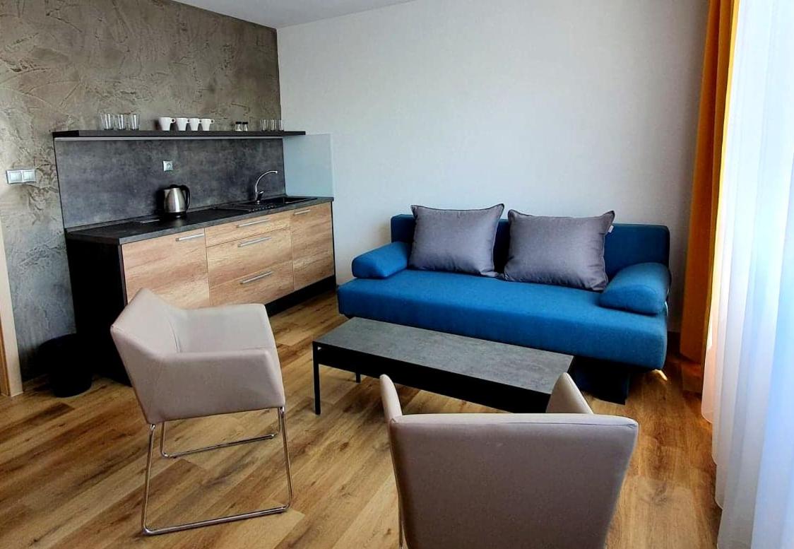 One-Bedroom Apartment - Photo 2