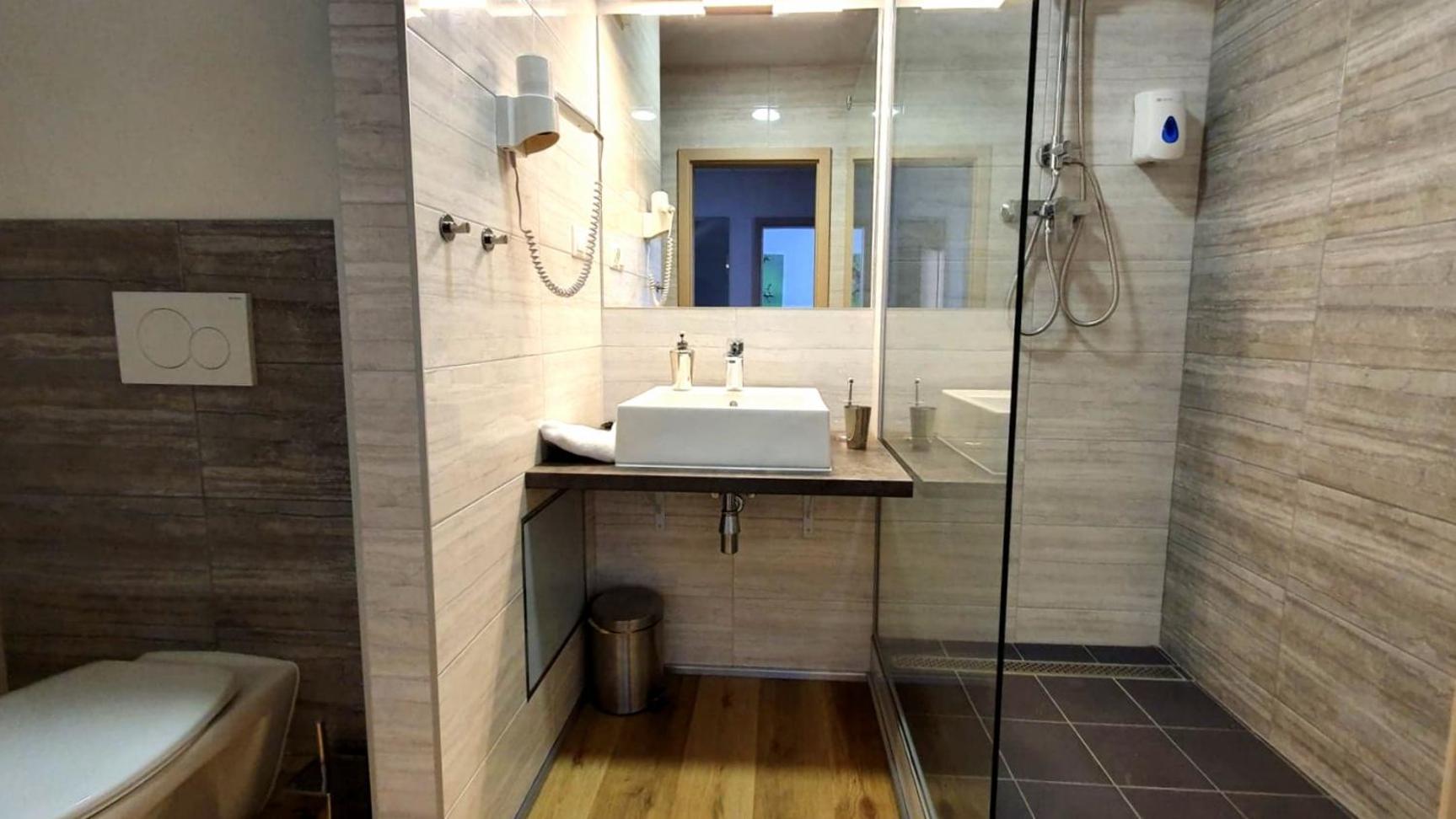 One-Bedroom Apartment - Photo 3