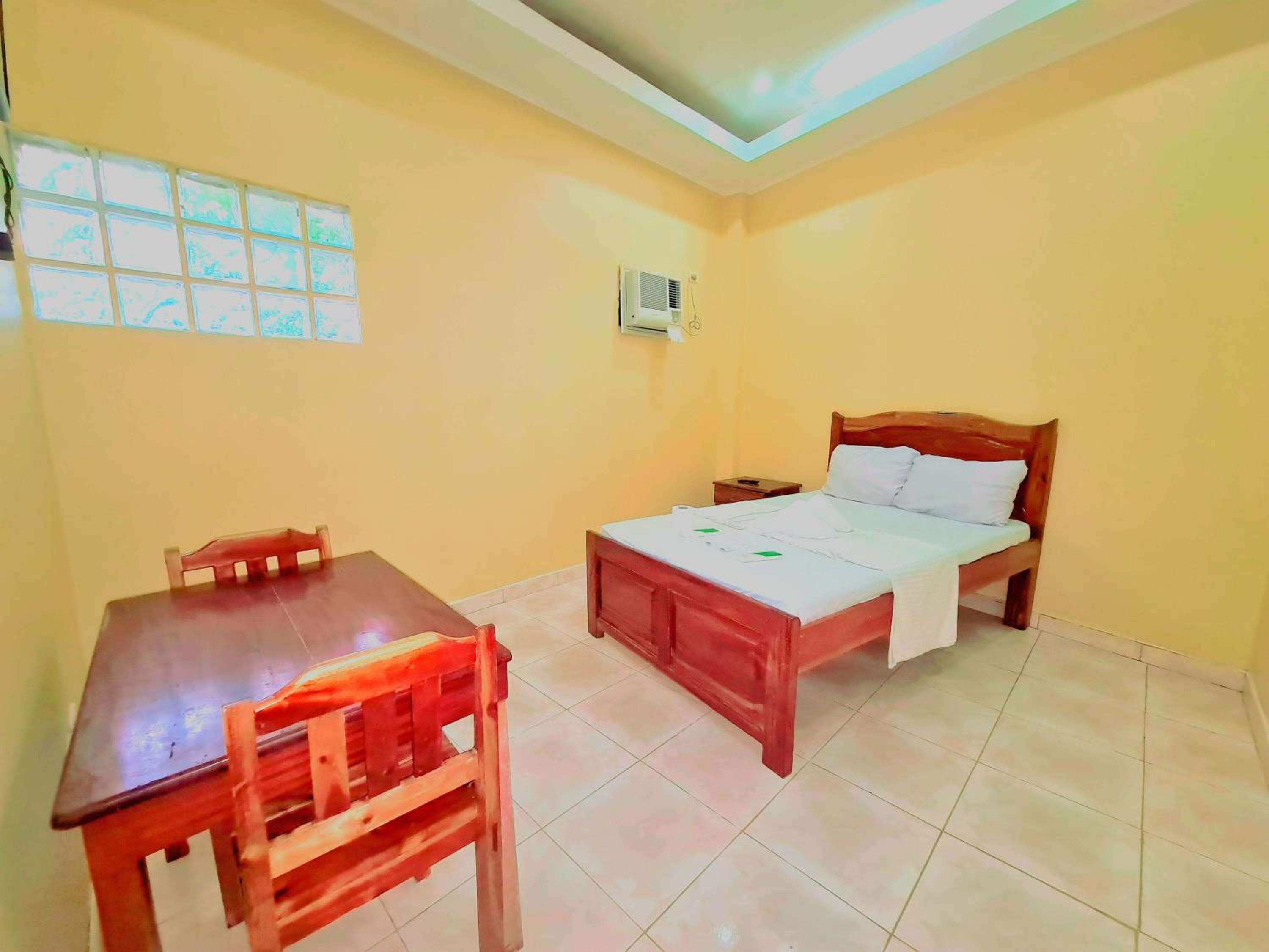 Budget Double Room - Photo 2