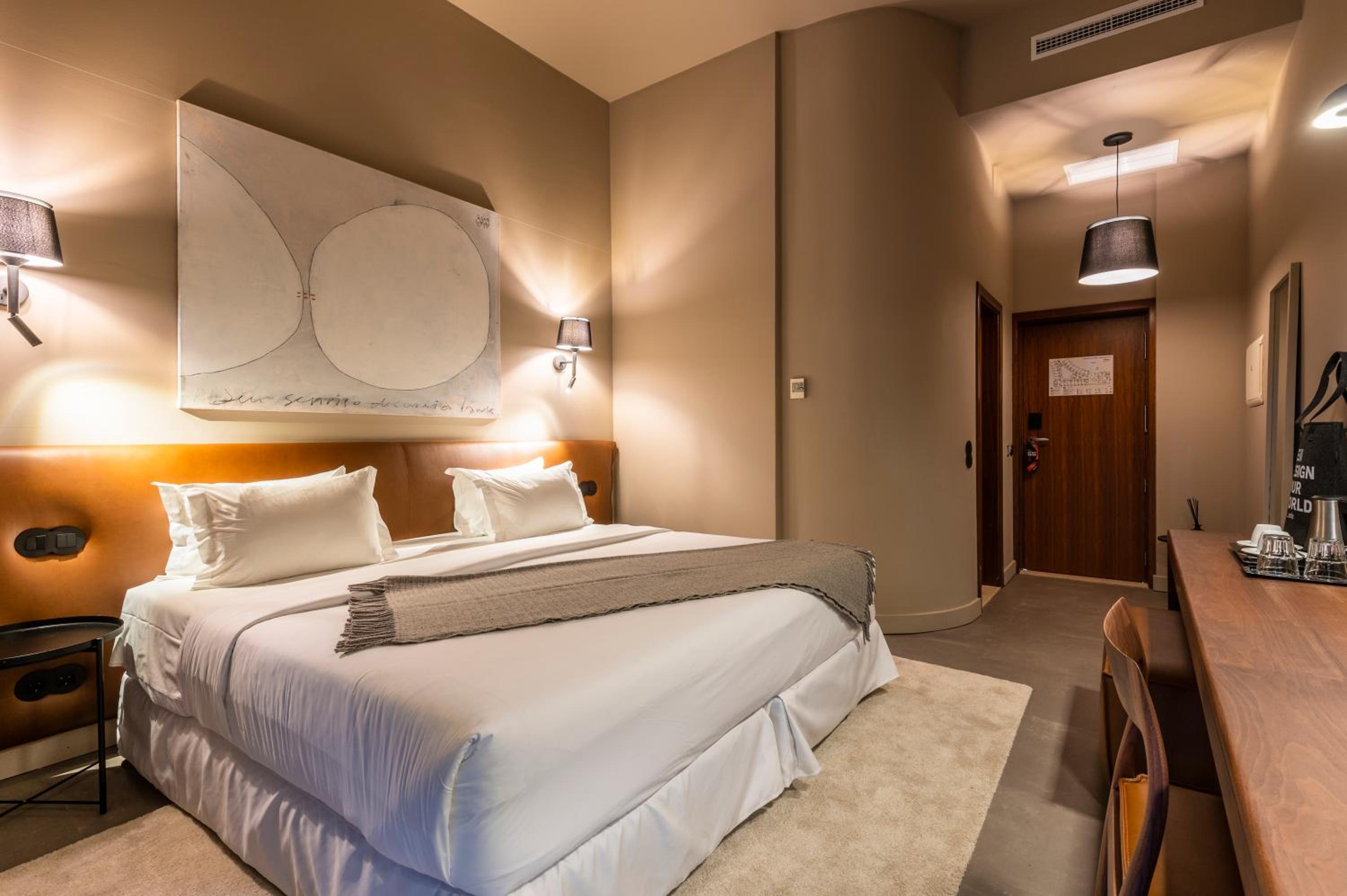 Premium Double or Twin Room - Photo 4