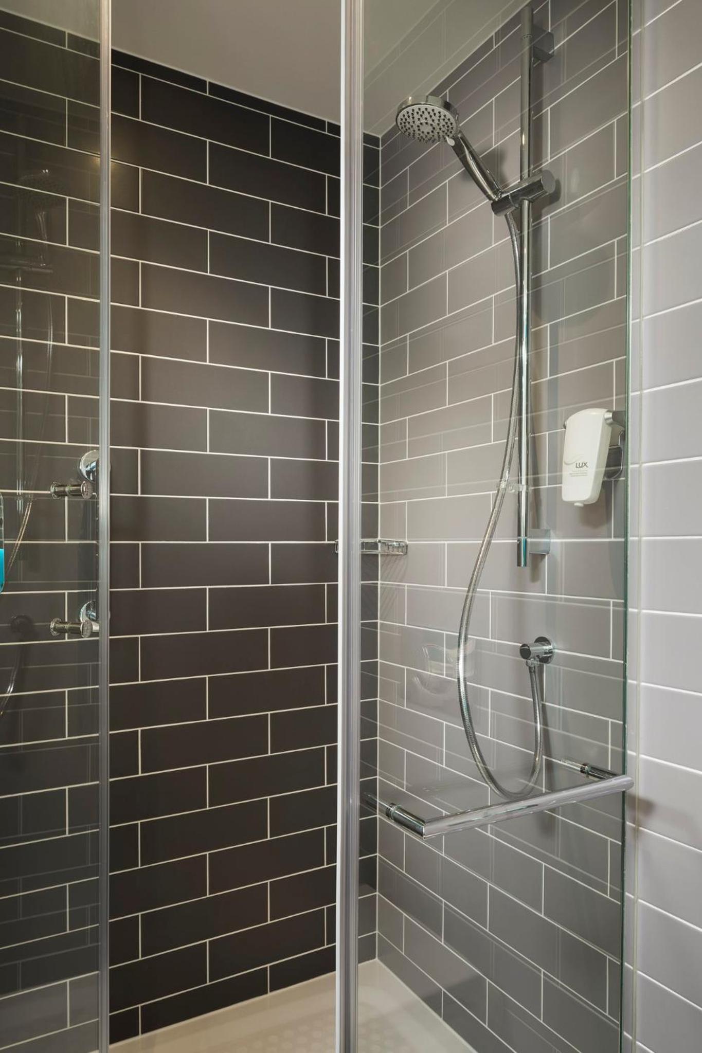 Standard Double Room with Free Hot Breakfast photo 3