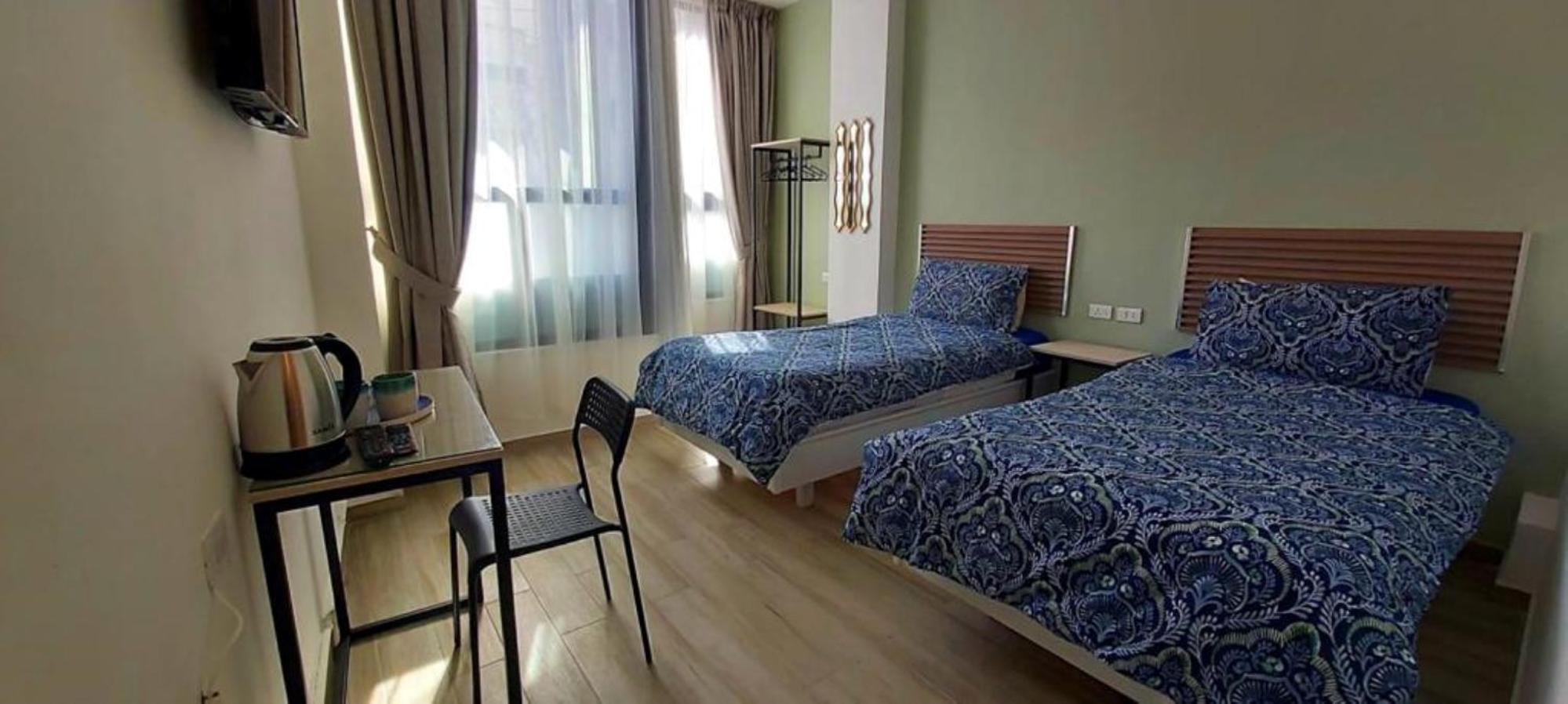 Twin Room with Private Bathroom - Photo 2