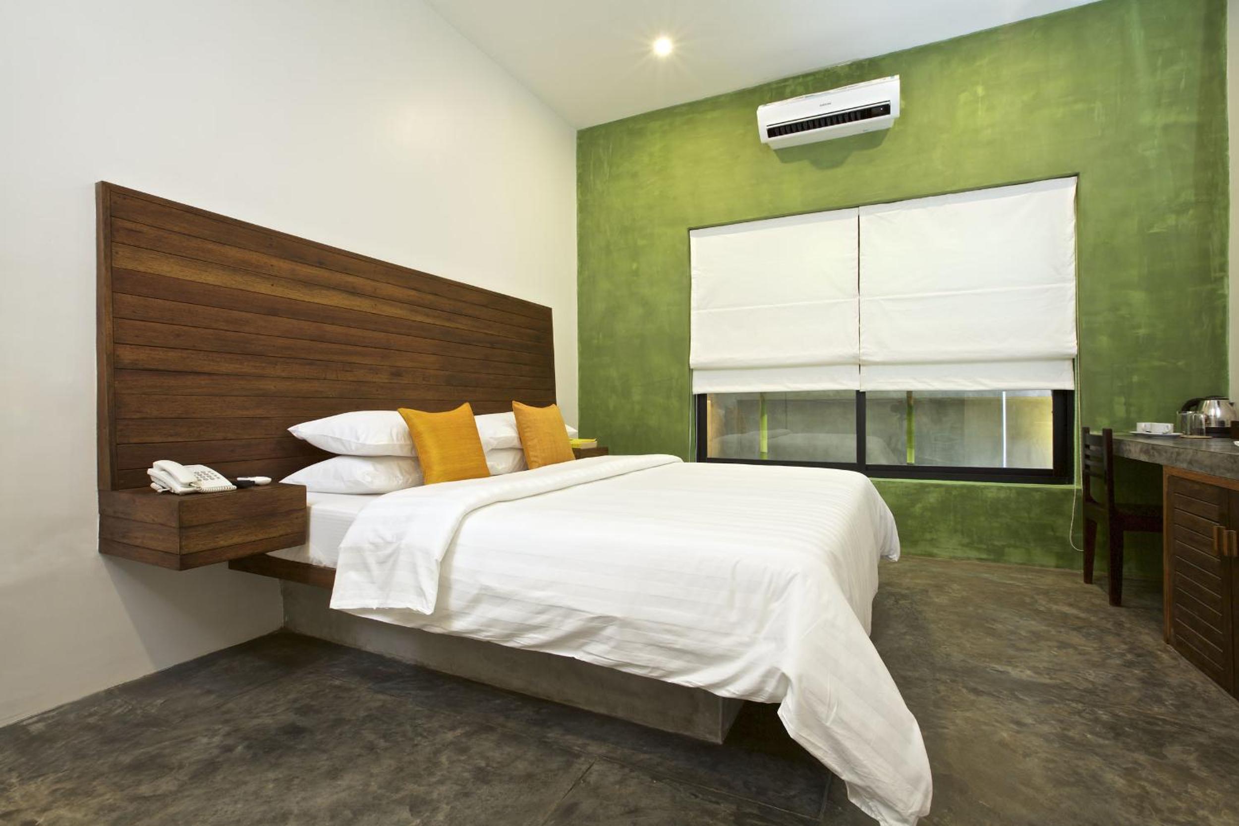 Deluxe Double Room with Pool View - Photo 5