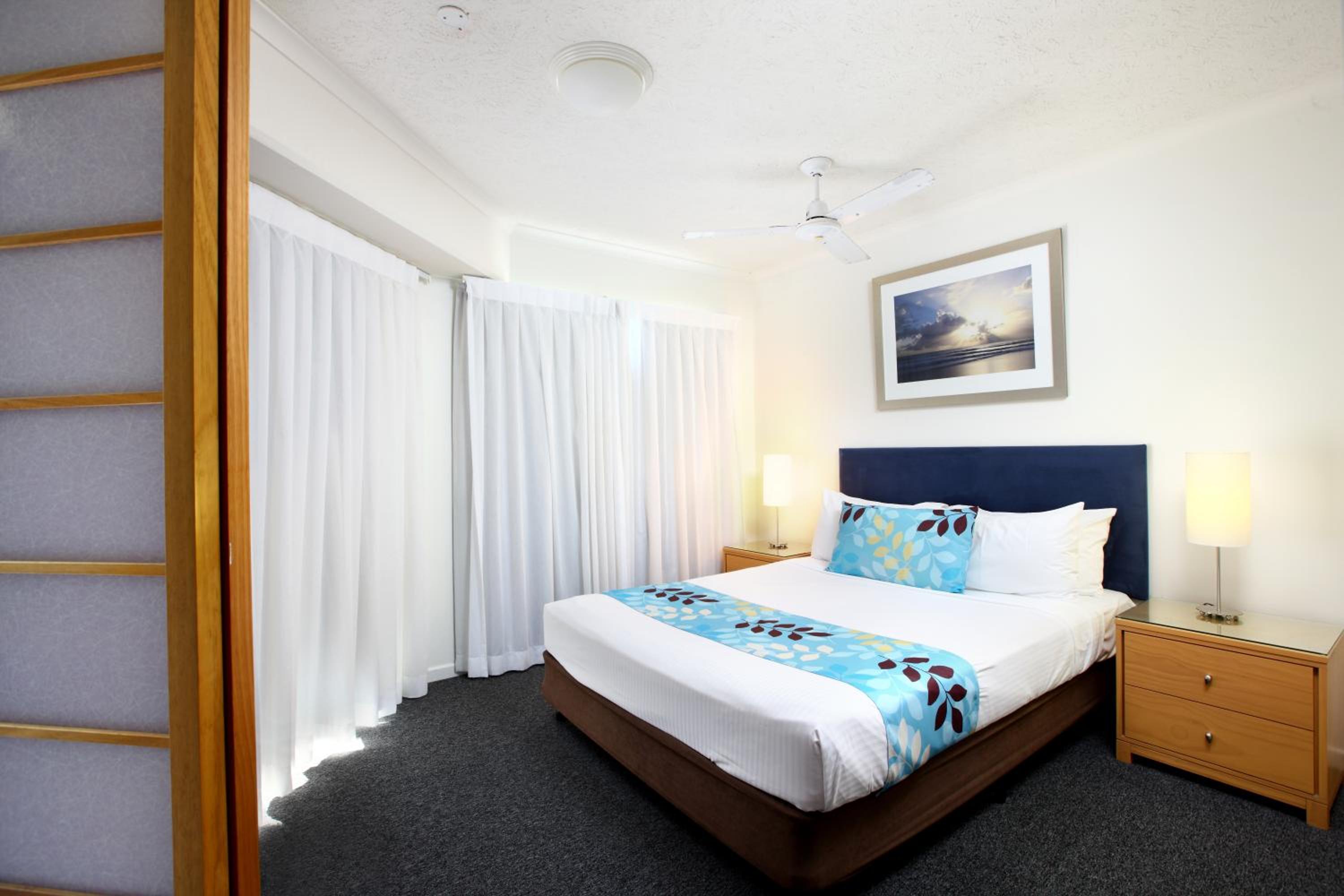 Two-Bedroom Apartment with Balcony photo 3