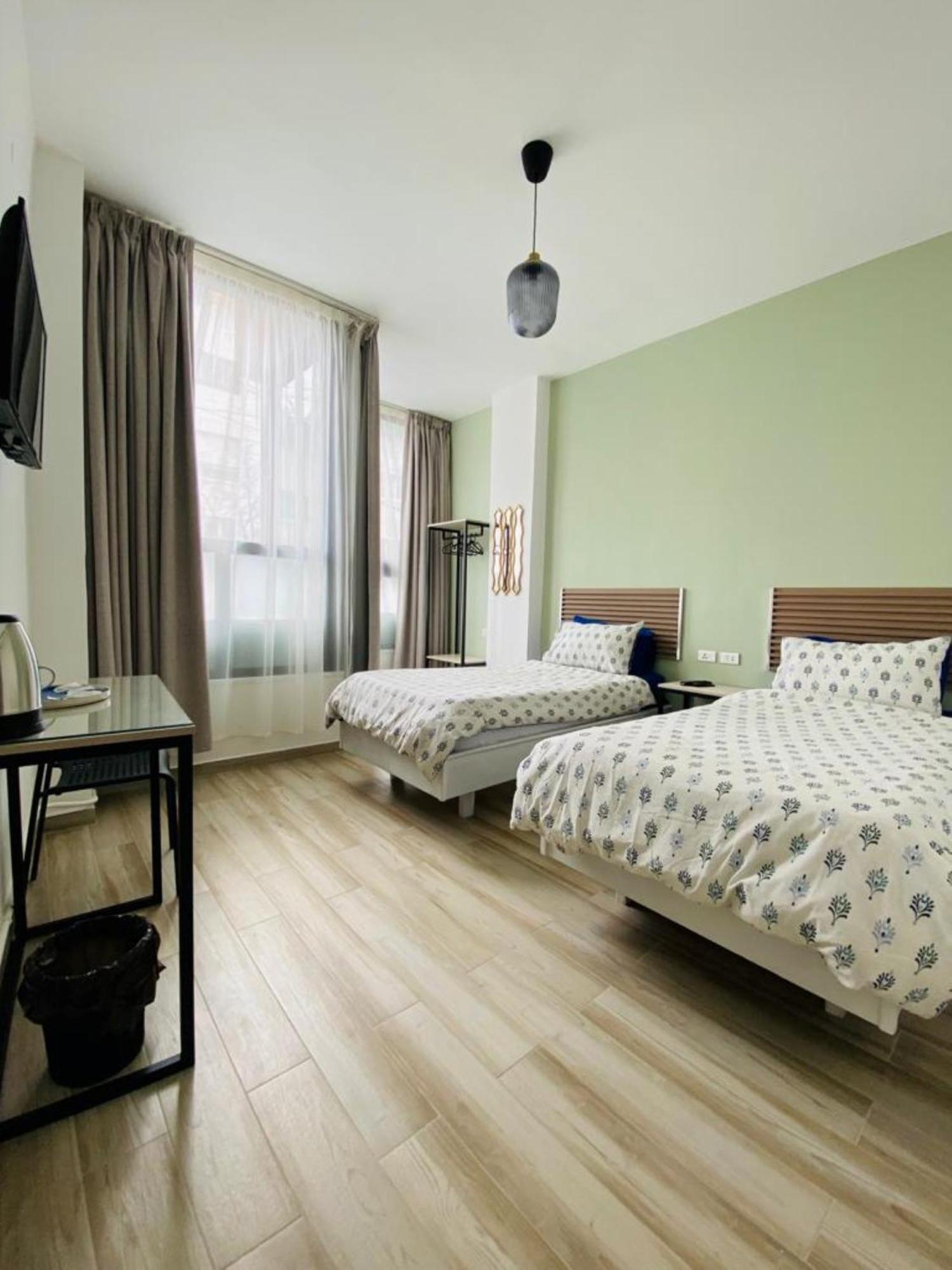 Twin Room with Private Bathroom - Photo 4