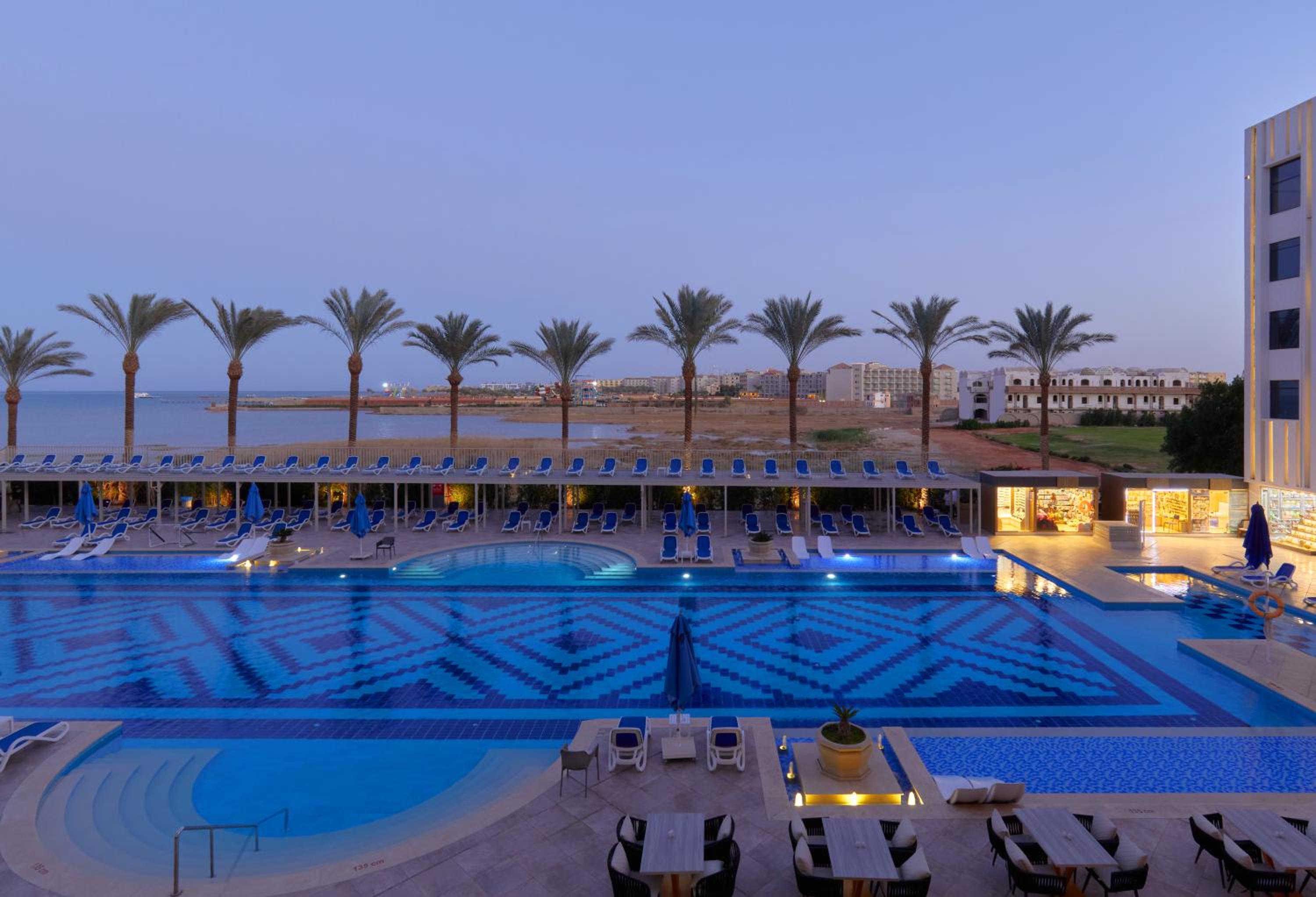 Deluxe Pool View Room  - Photo 10