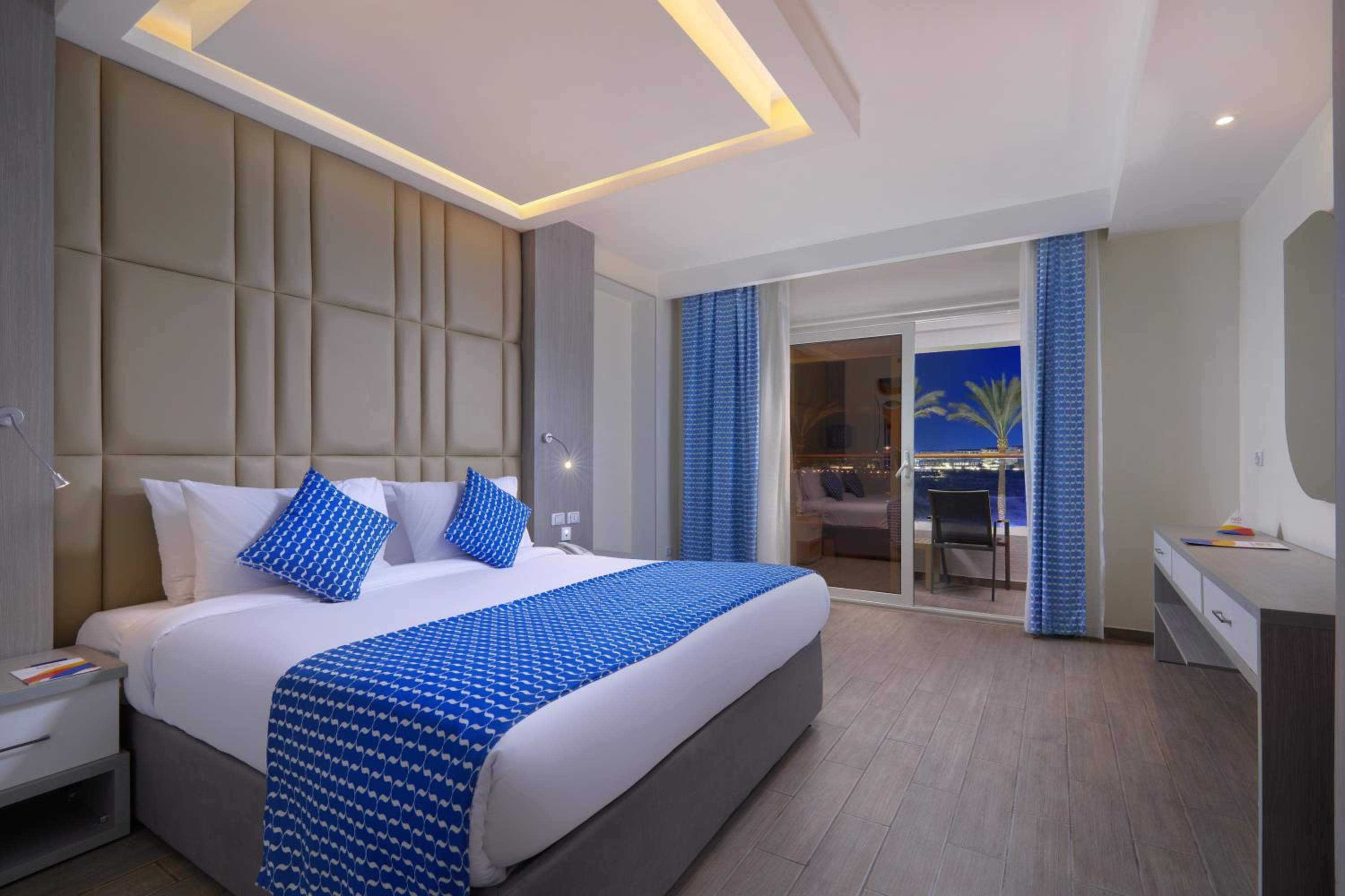 Deluxe Pool View Room  - Photo 6