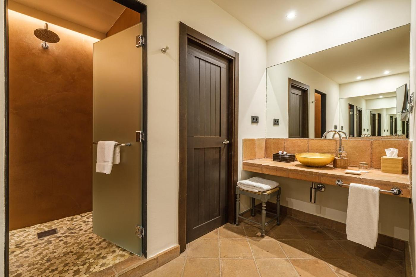 Suite with Terrace - Photo 6