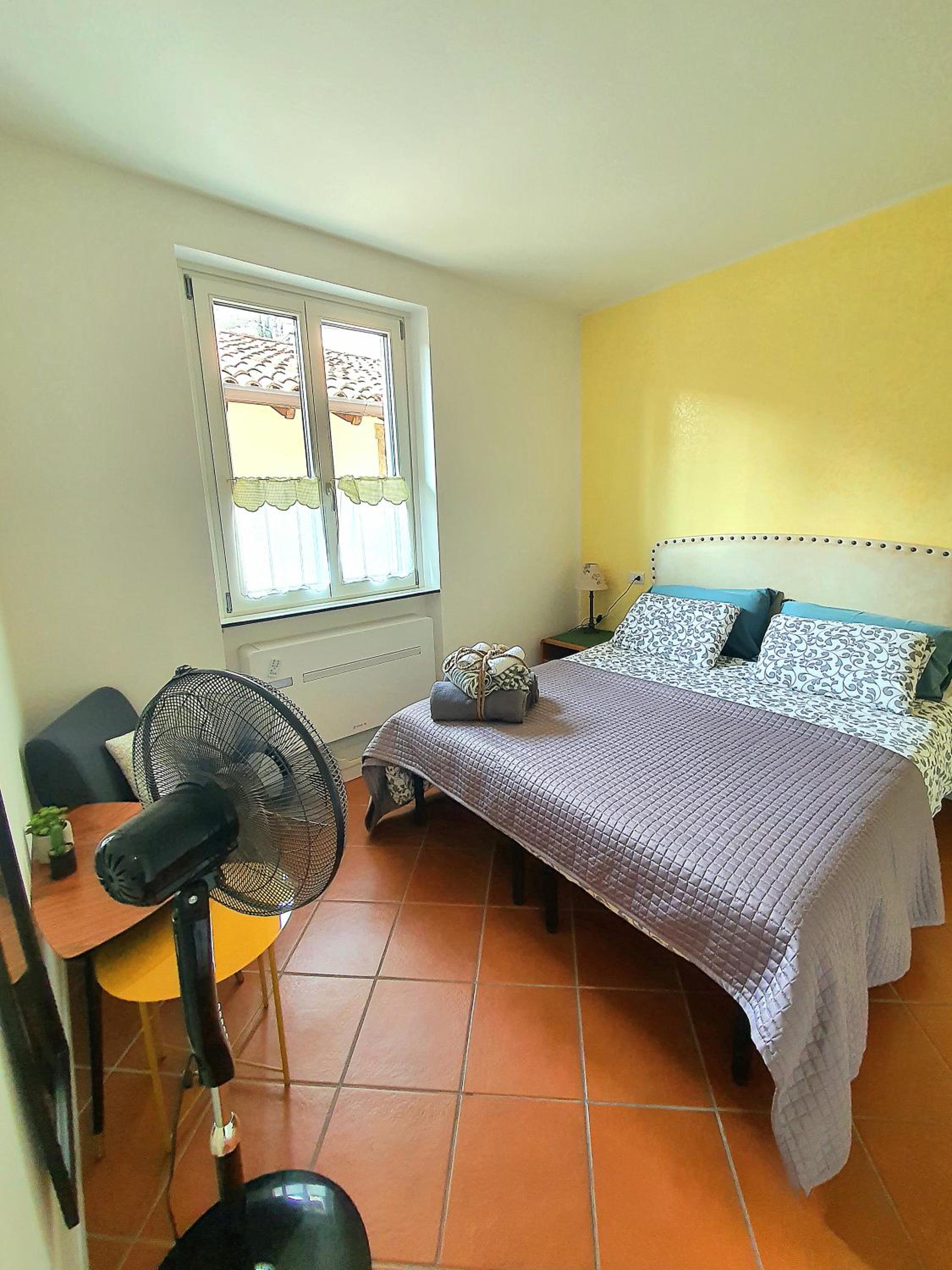 One-Bedroom Apartment photo 2
