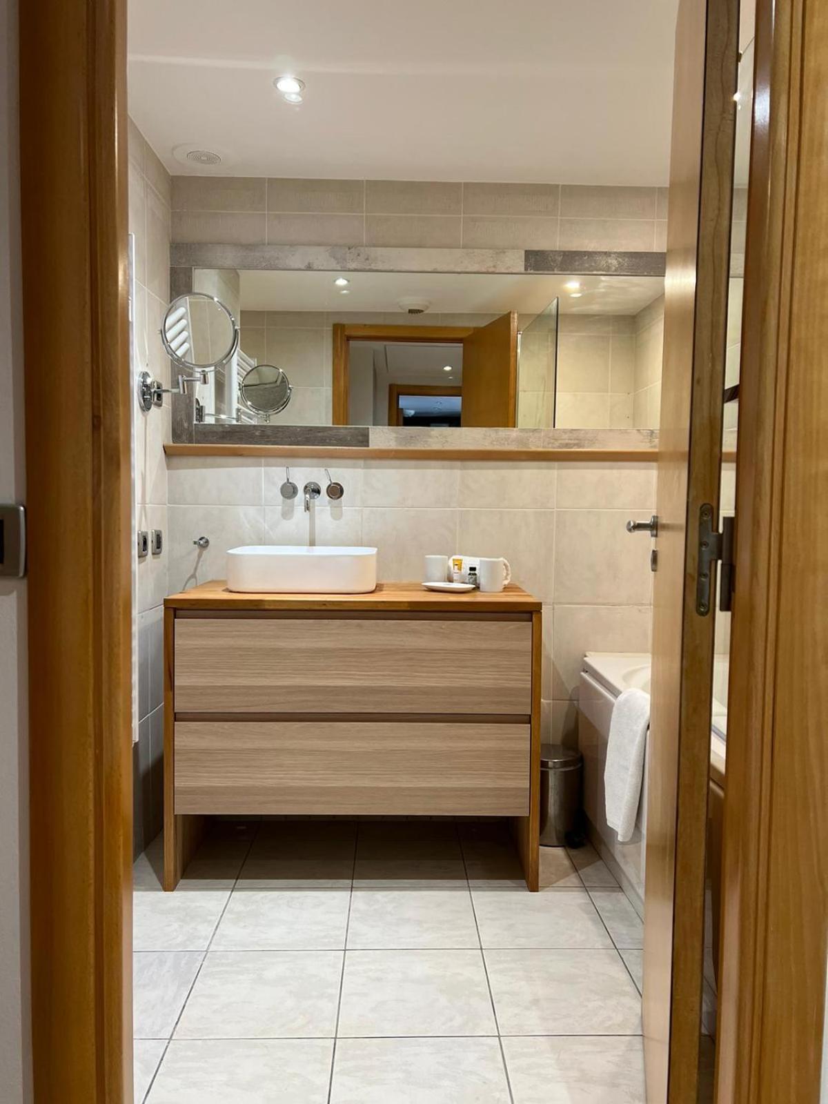 Two-Bedroom Apartment - 6 avenue Branly photo 3