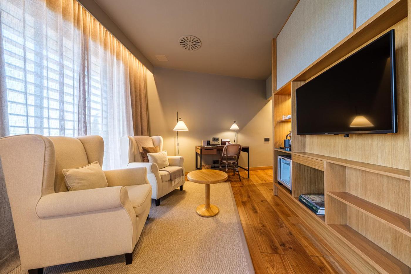Superior Suite - Photo 4