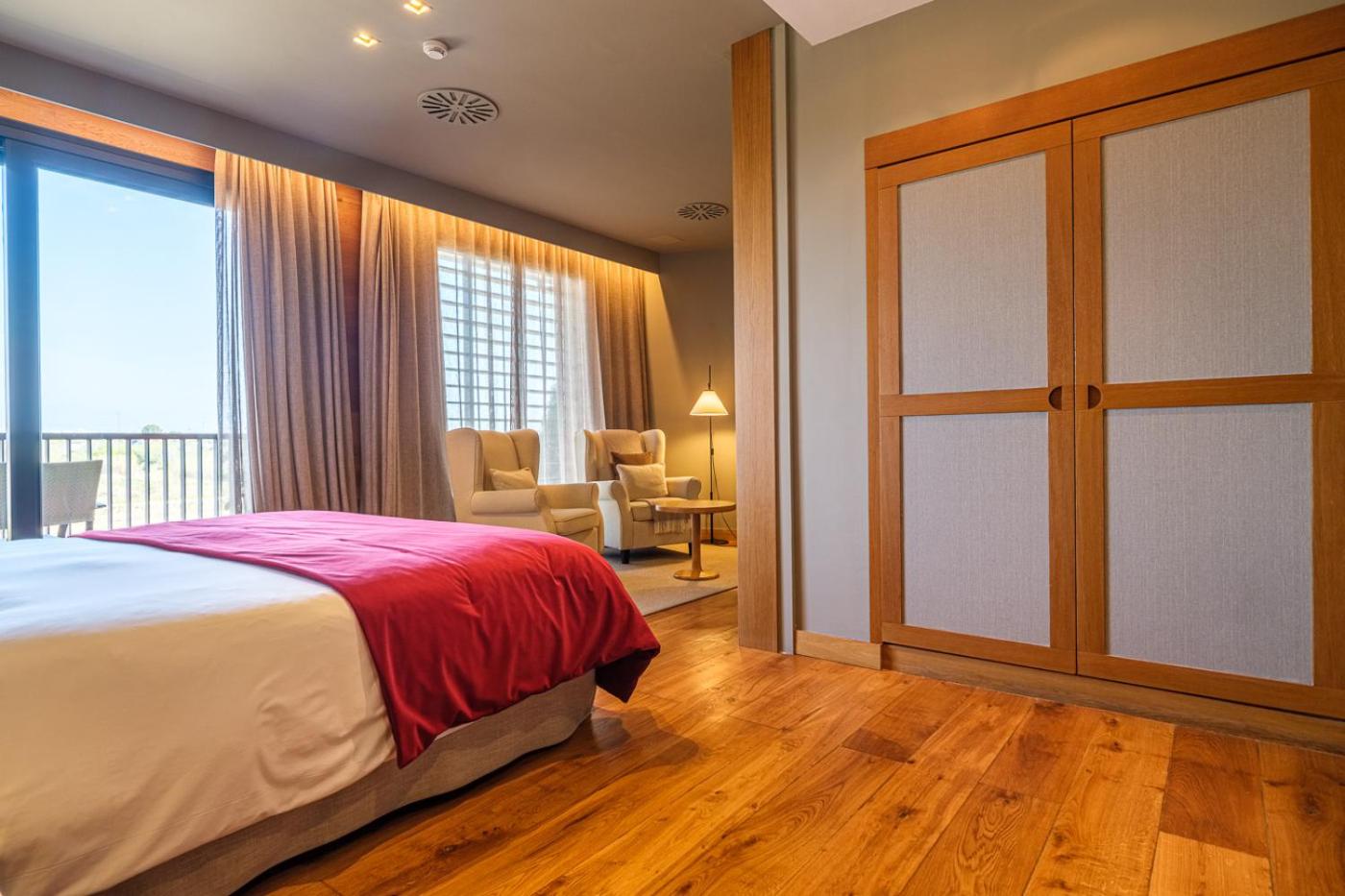 Superior Suite - Photo 5