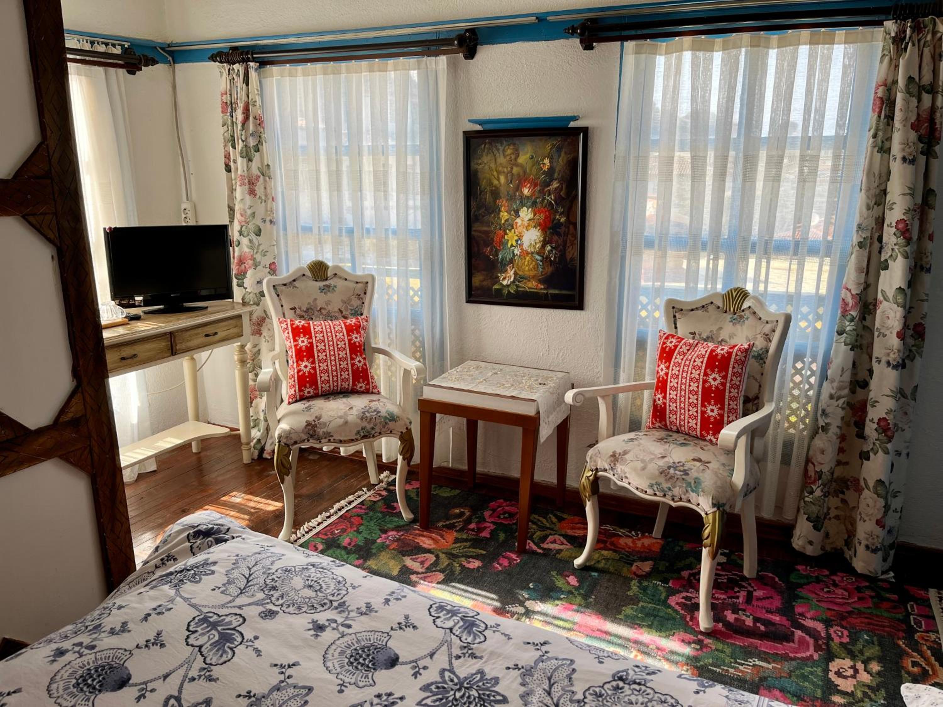 Deluxe Double Room (2 Adults + 1 Child) photo 3