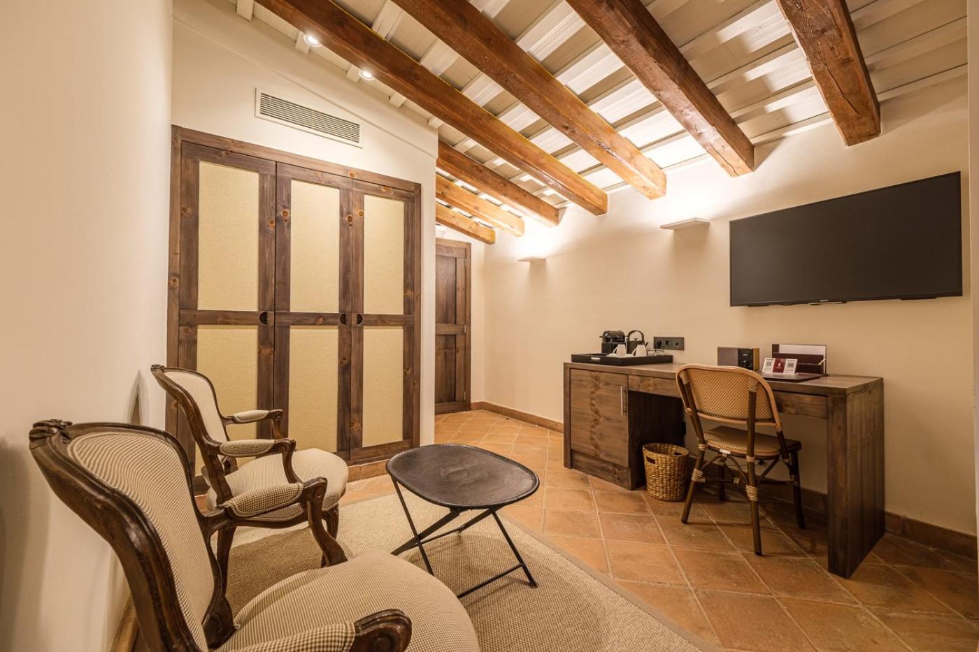 Suite - Photo 5
