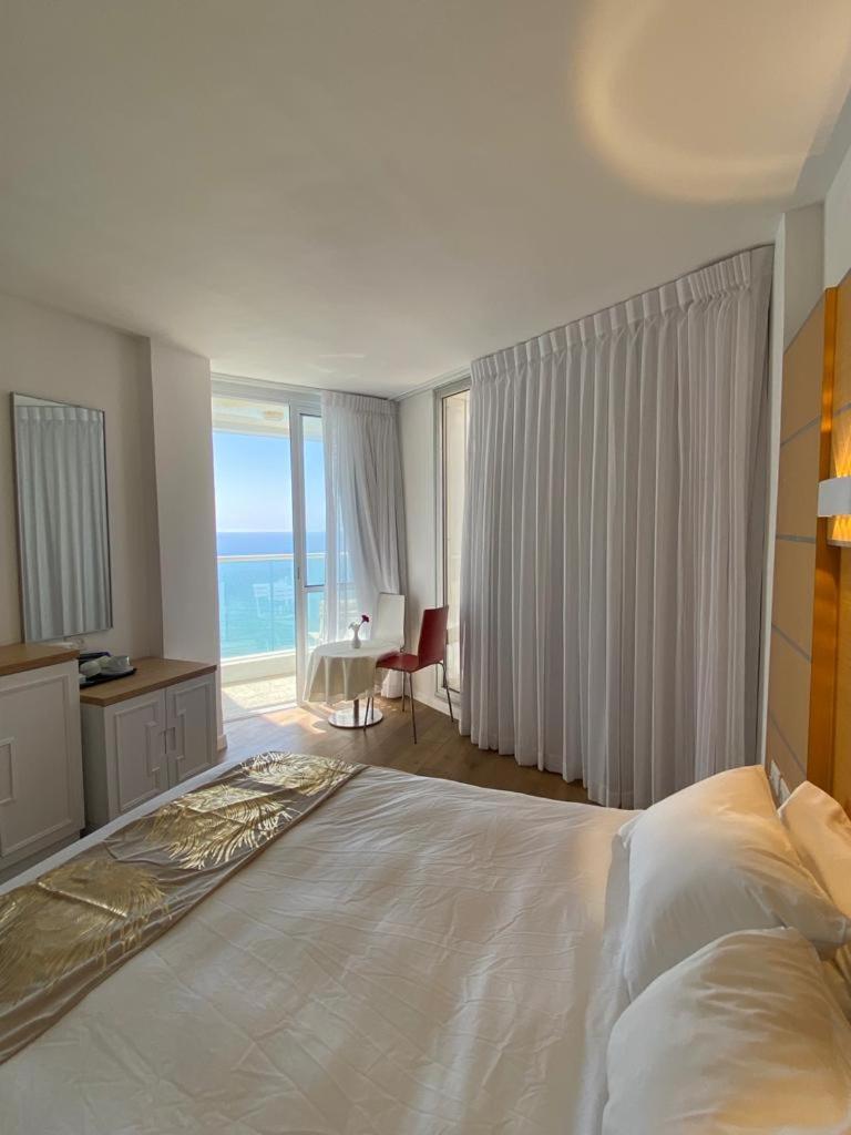Standard Double Room with Sea View - Photo 1