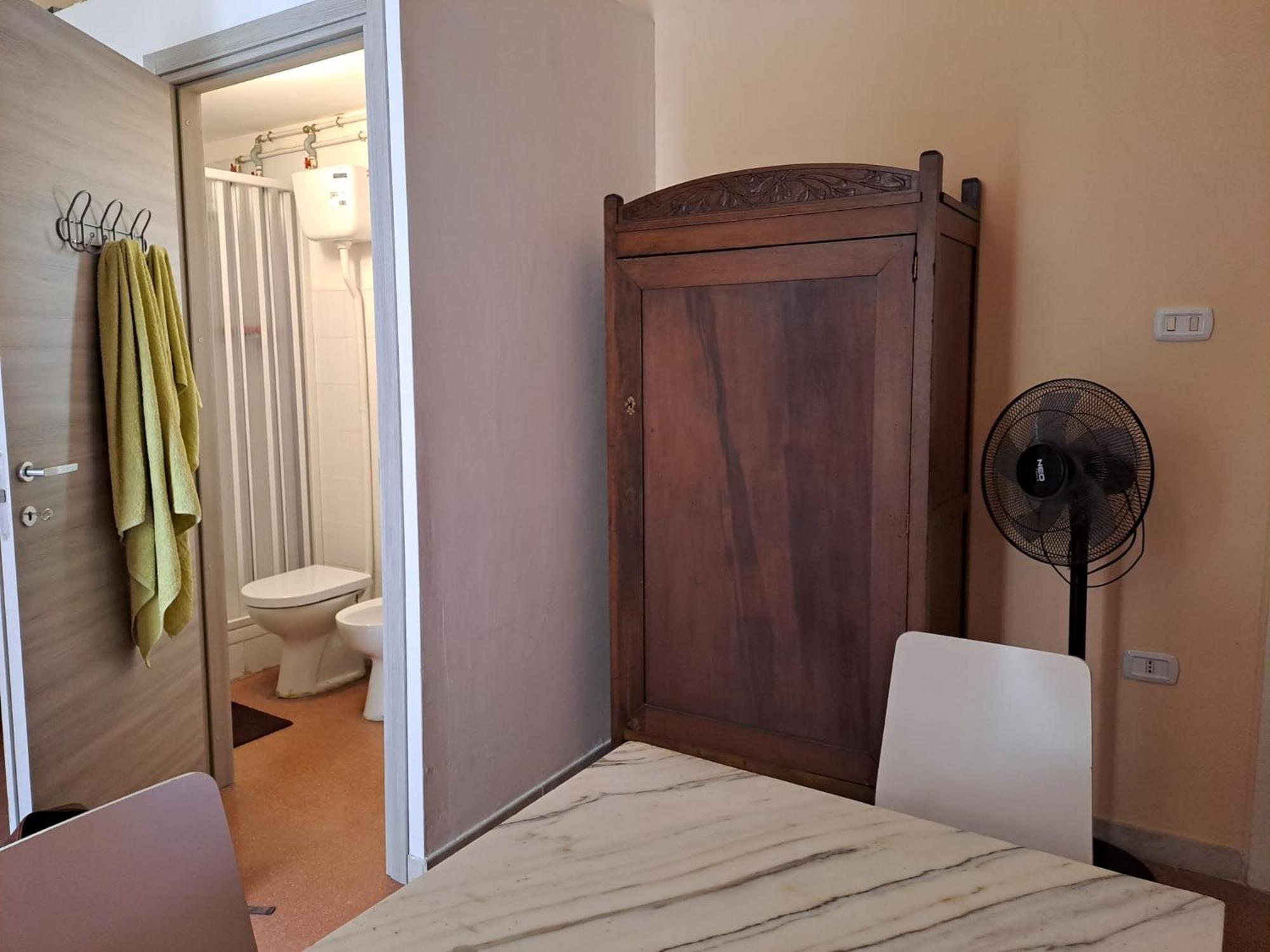 Triple Room with Private Bathroom - Photo 2