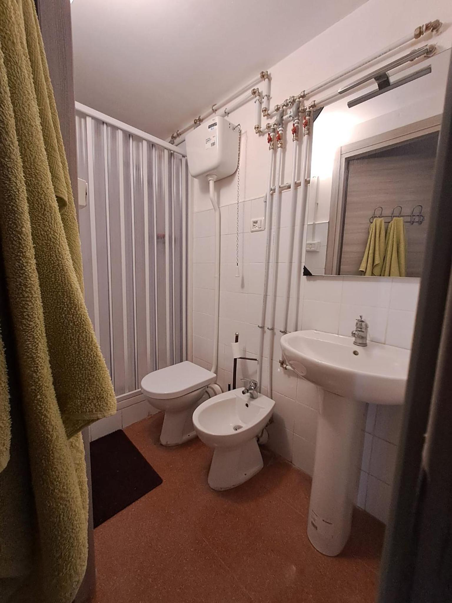 Triple Room with Private Bathroom - Photo 5
