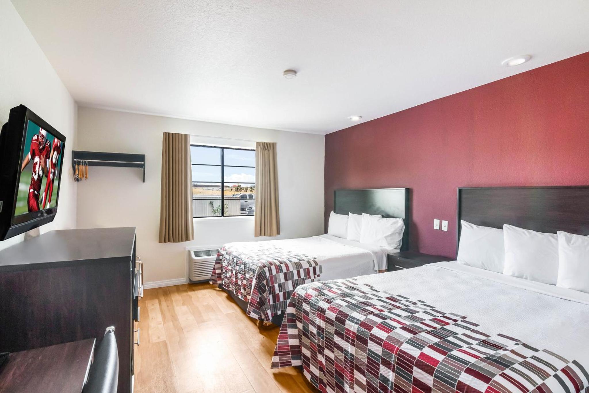 Deluxe Room with Two Queen Beds Non-Smoking - Photo 2