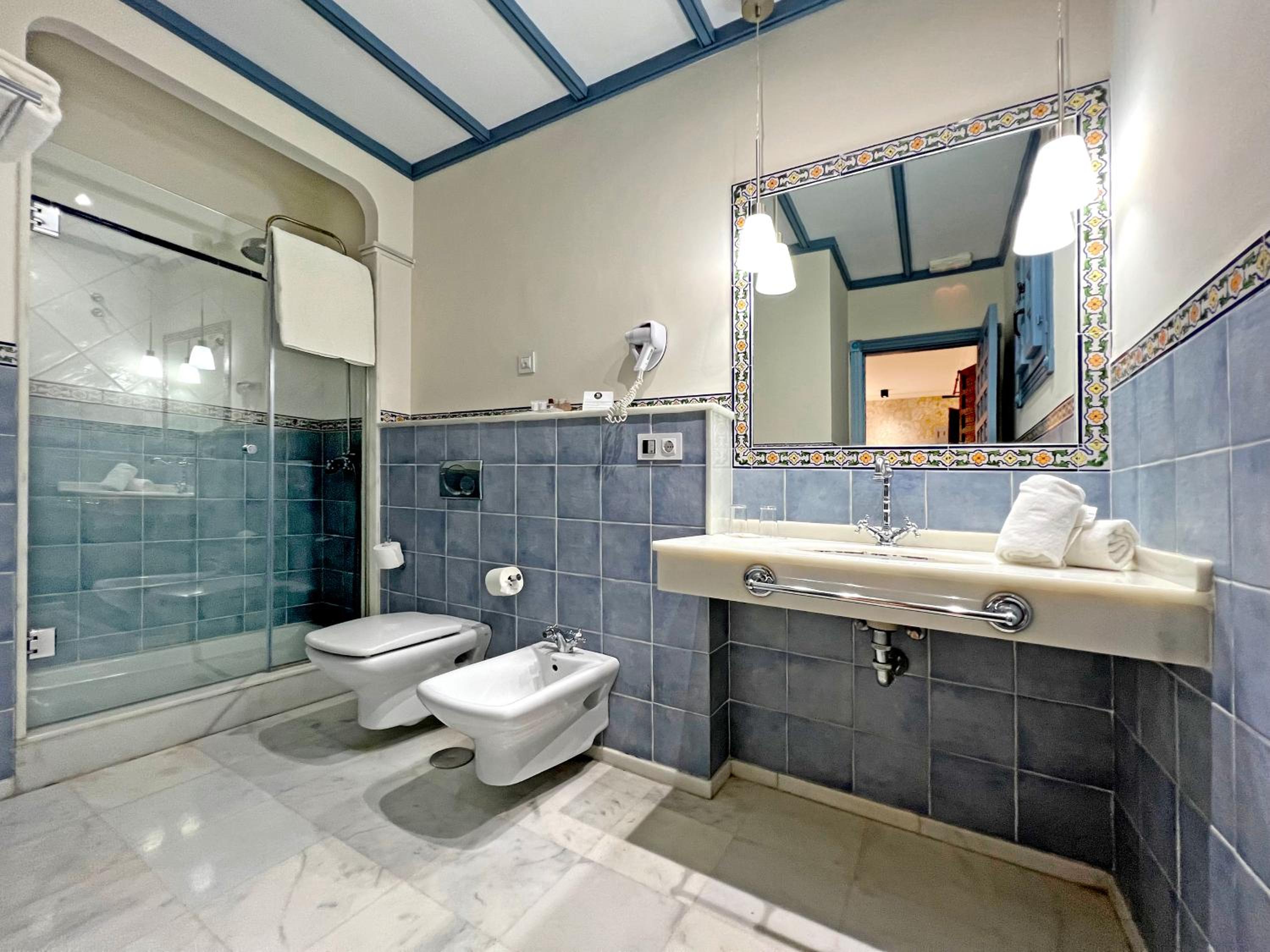 Double or Twin Room - Photo 5