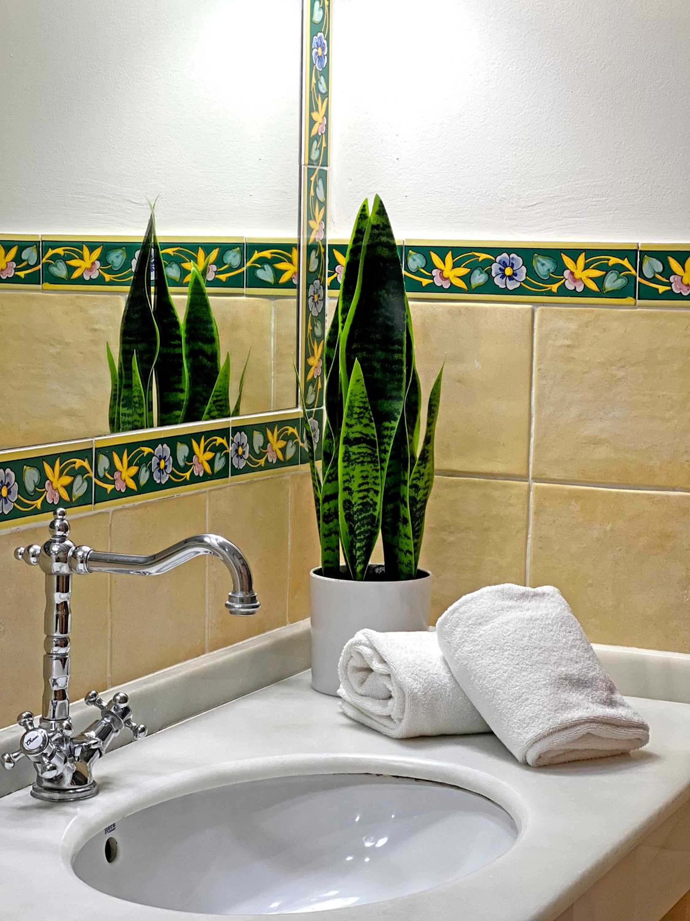 Double or Twin Room - Photo 6