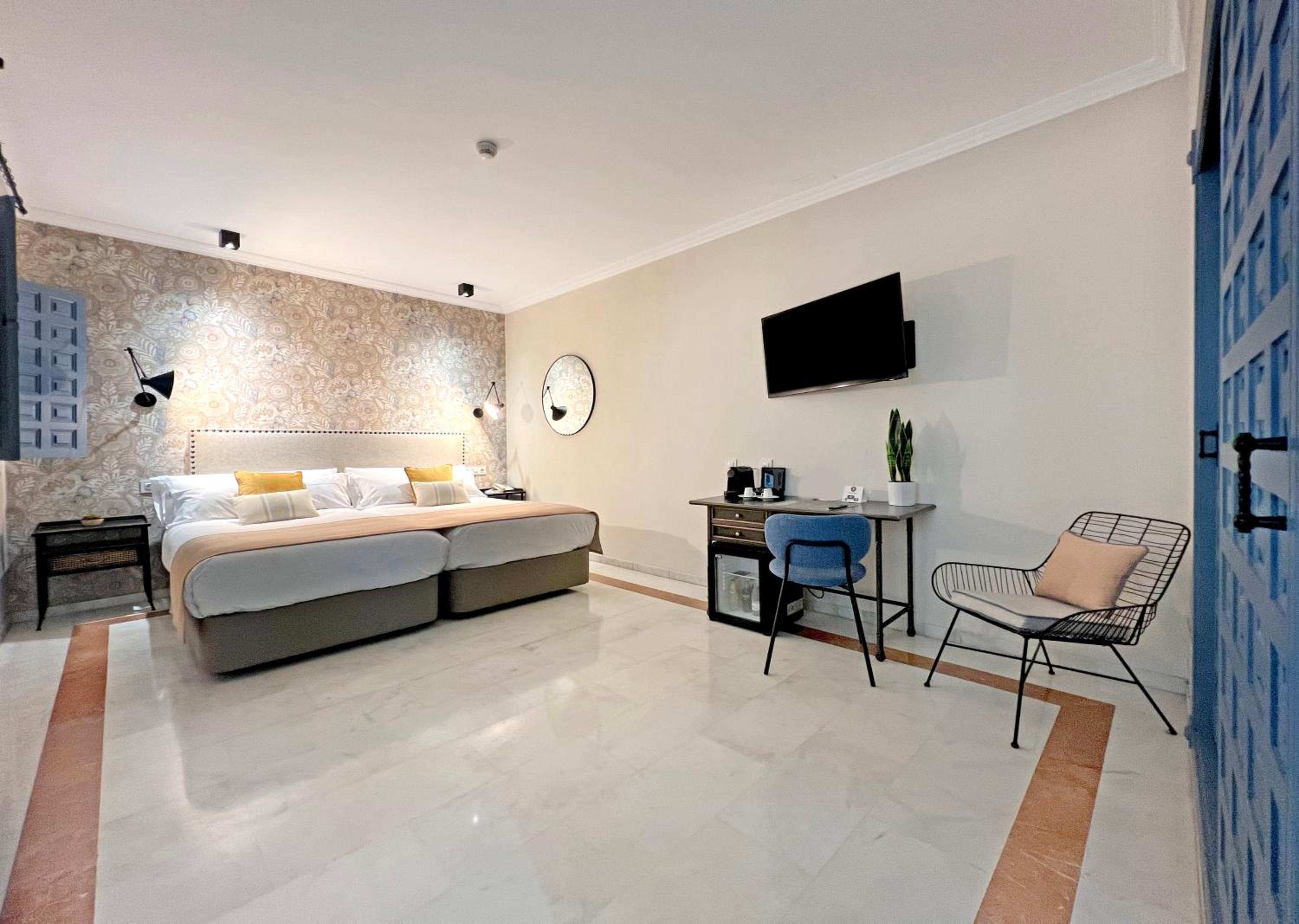 Double or Twin Room - Photo 8
