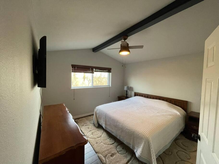 Three-Bedroom House photo 3
