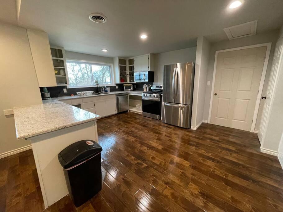 Three-Bedroom House photo 2