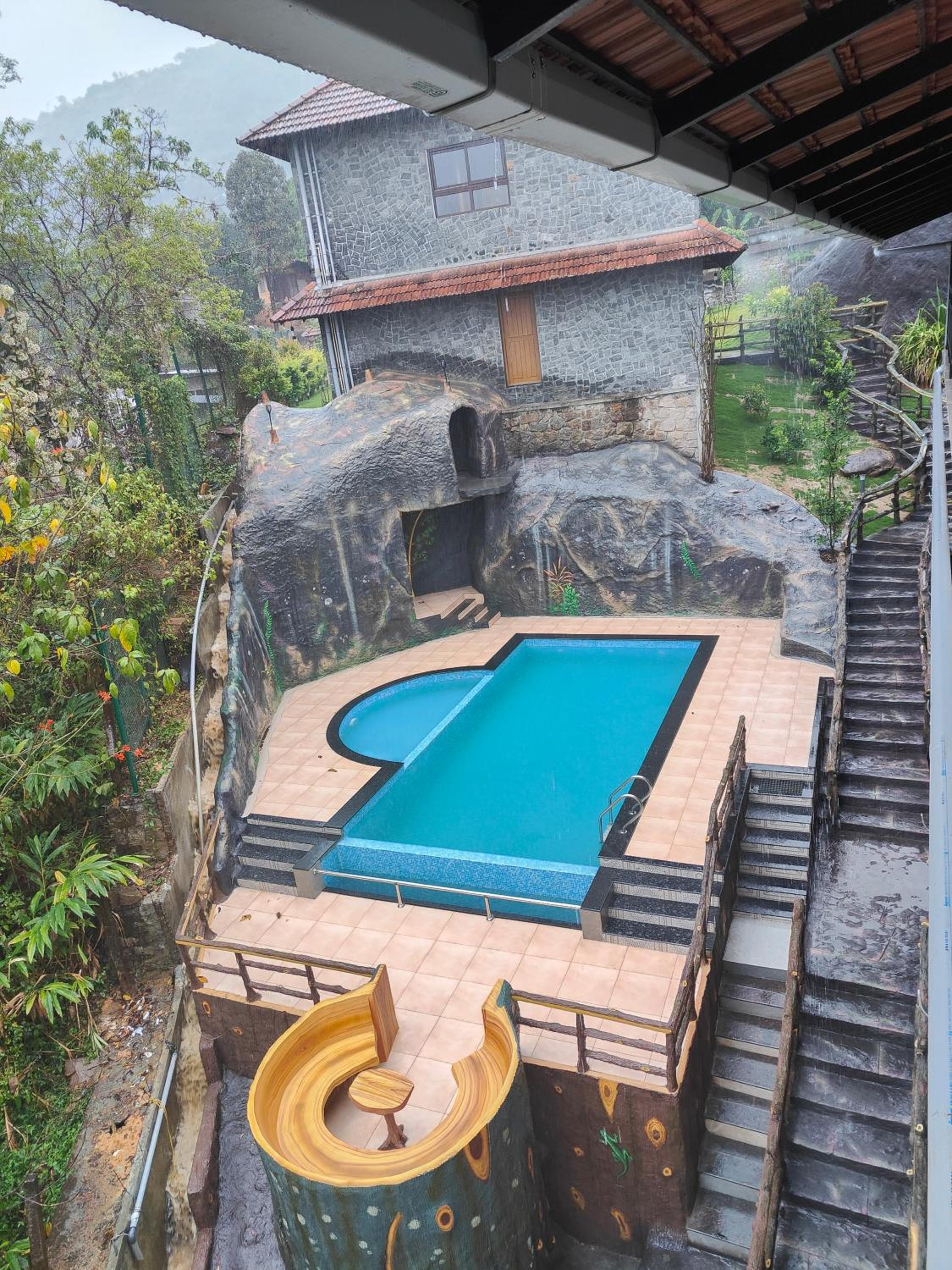 Junior Suite with Balcony - Photo 6