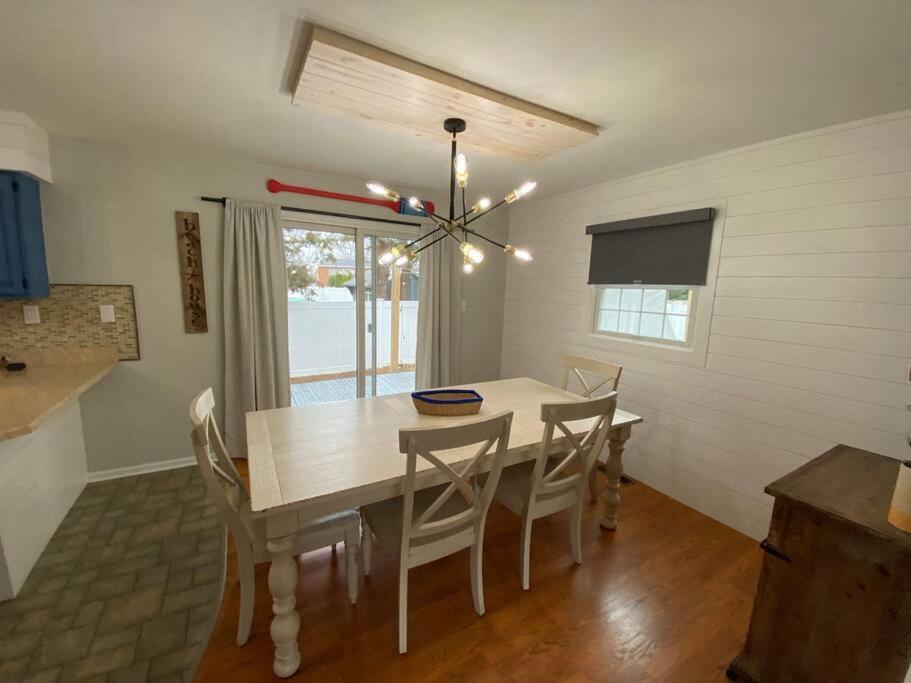 Three-Bedroom House photo 3
