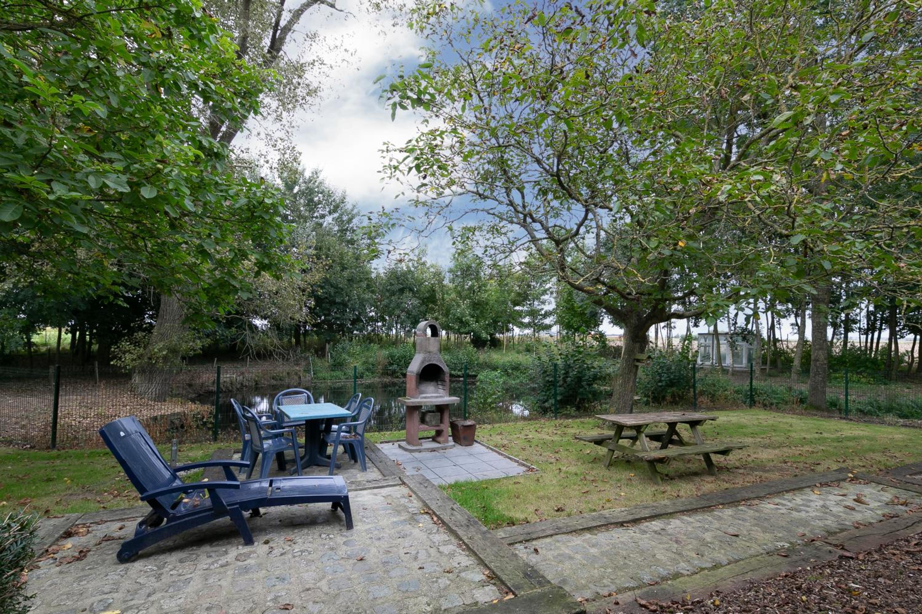 Seven-Bedroom House photo 2