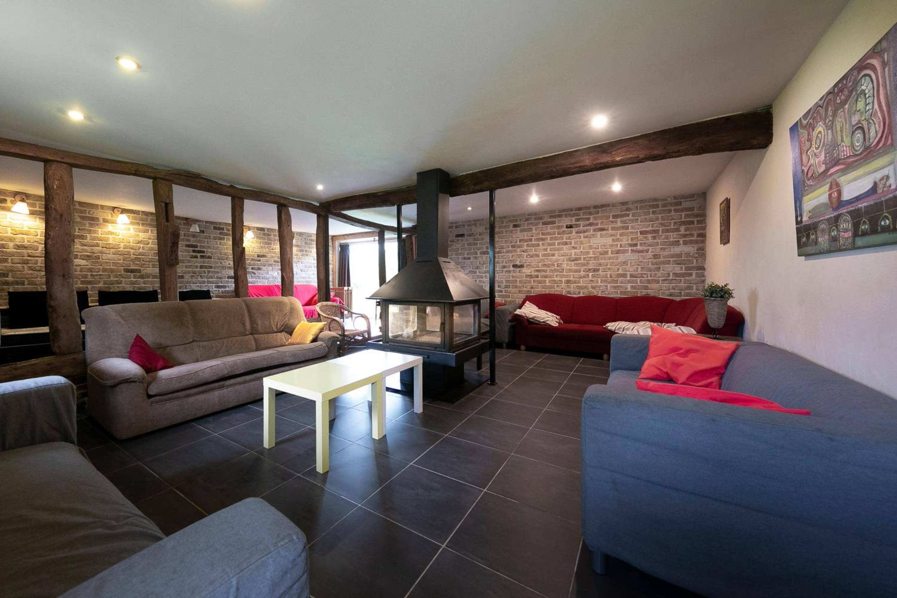 Eight-Bedroom House photo 1