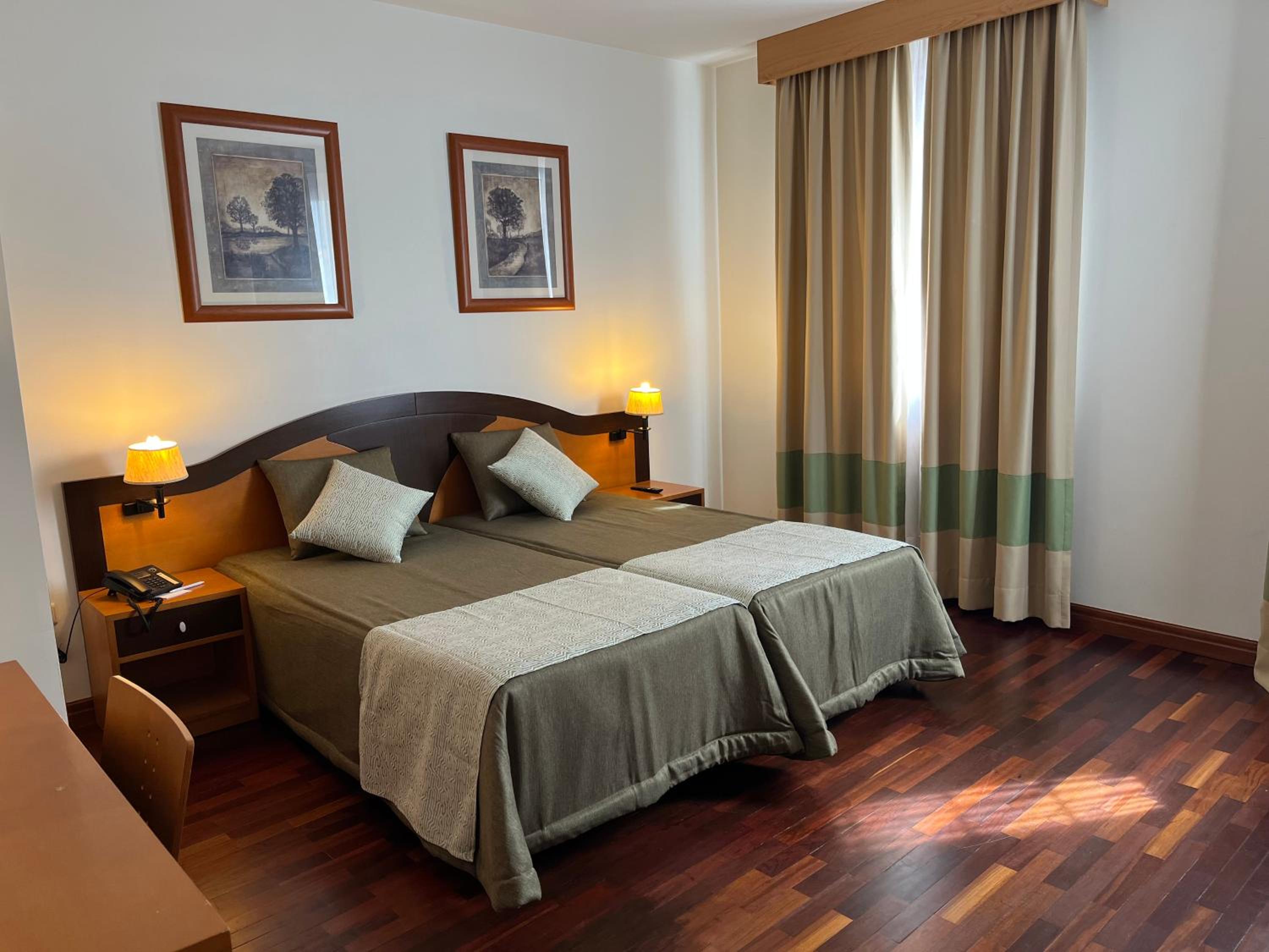 Twin Room - Photo 5