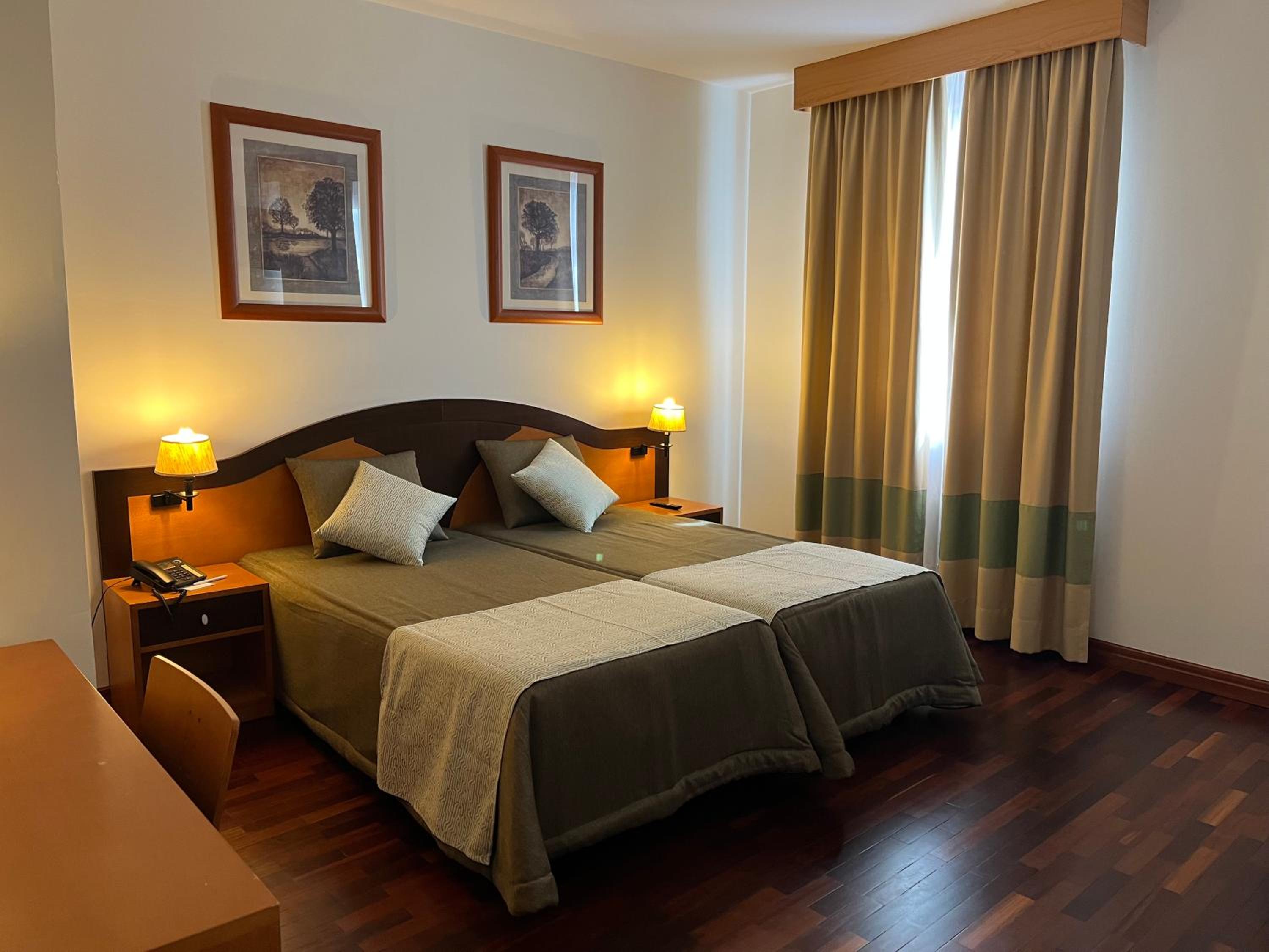 Twin Room - Photo 9