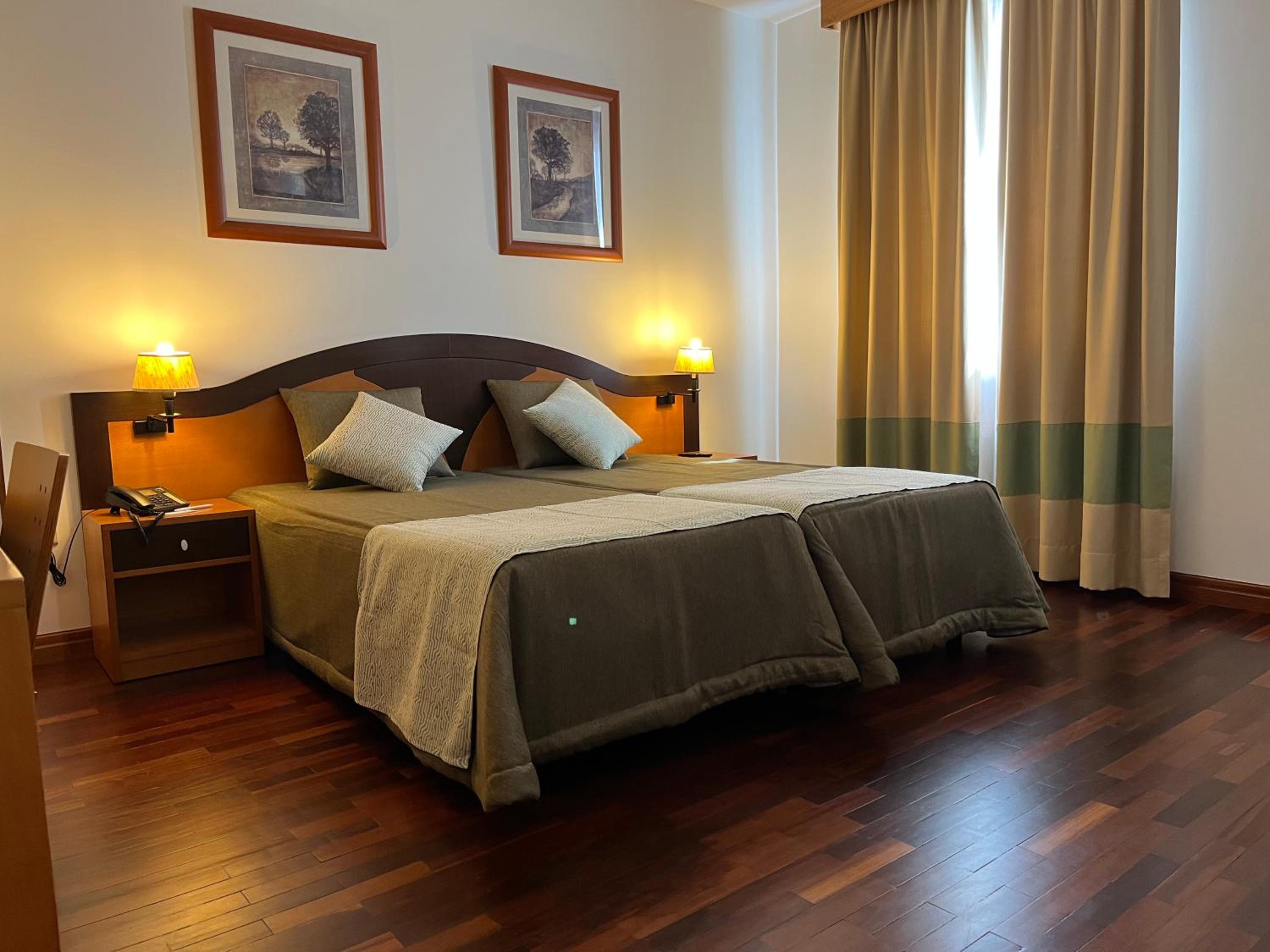 Twin Room - Photo 7