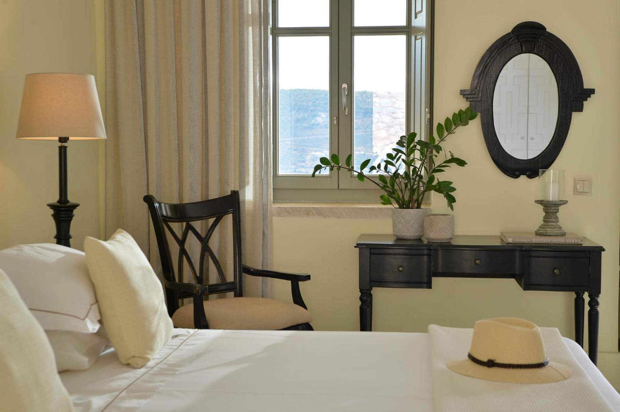 Junior Suite with Sea View - Photo 32