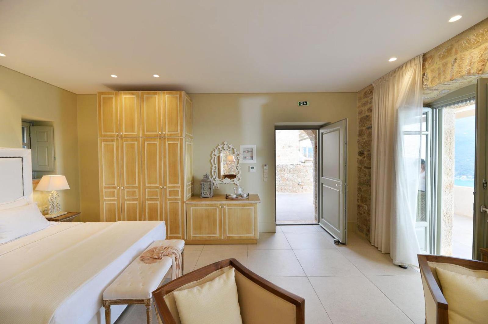 Junior Suite with Sea View - Photo 10