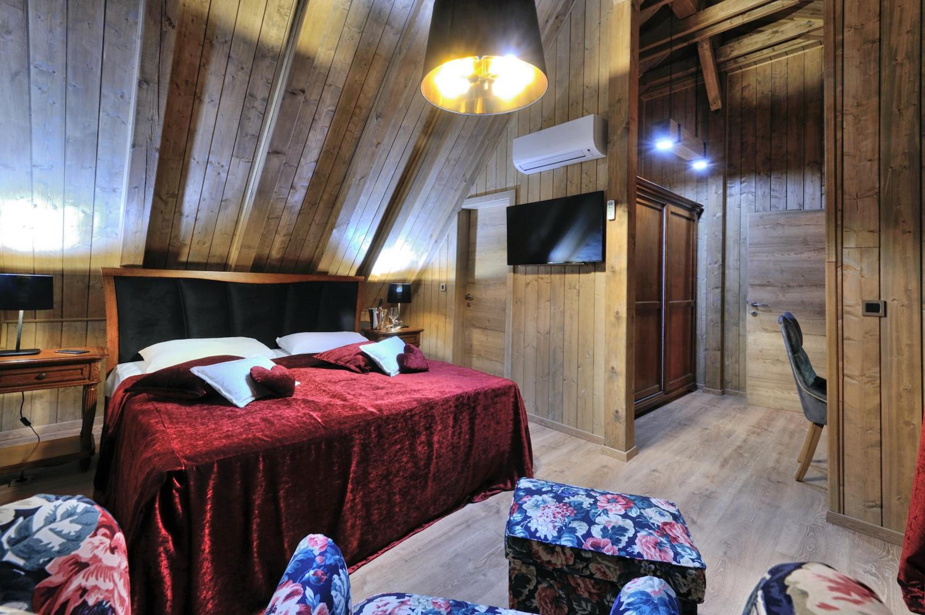 Four-Bedroom House - Photo 17