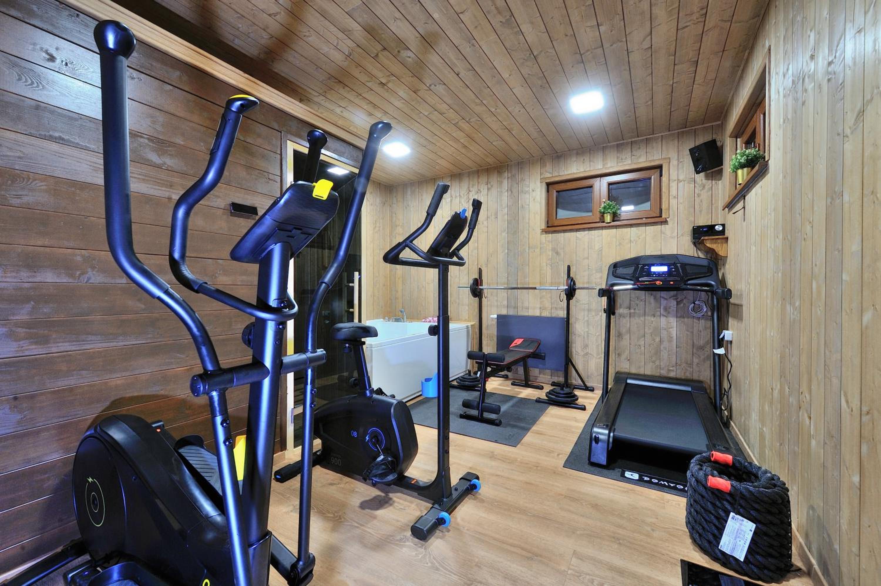 Four-Bedroom House - Photo 19