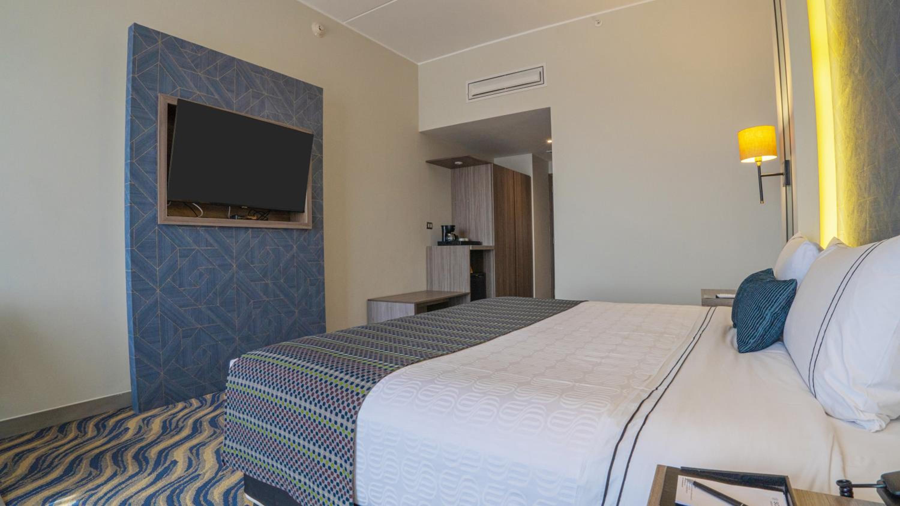 Executive King Room - Photo 10