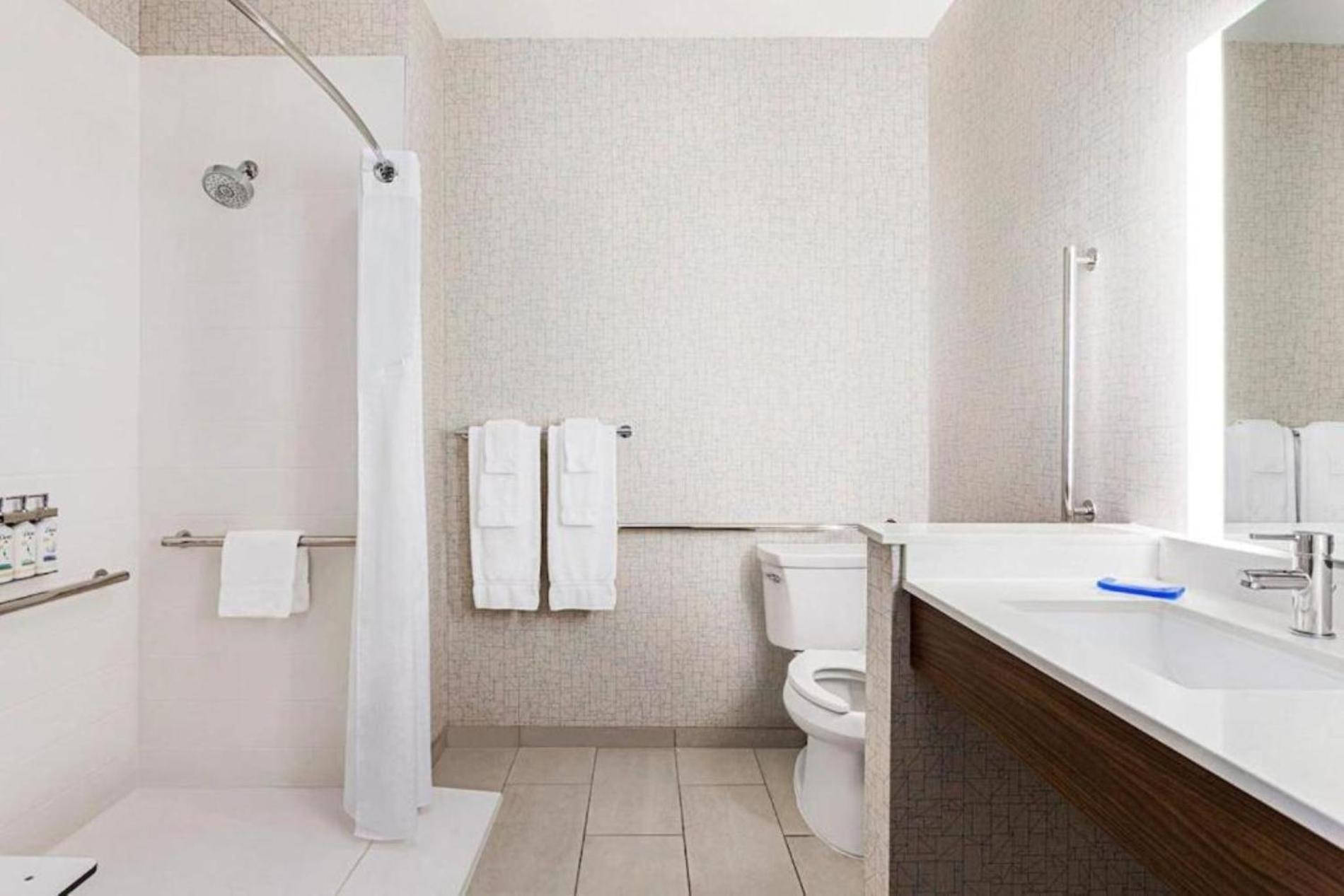 King Room - Hearing Accessible - Photo 2