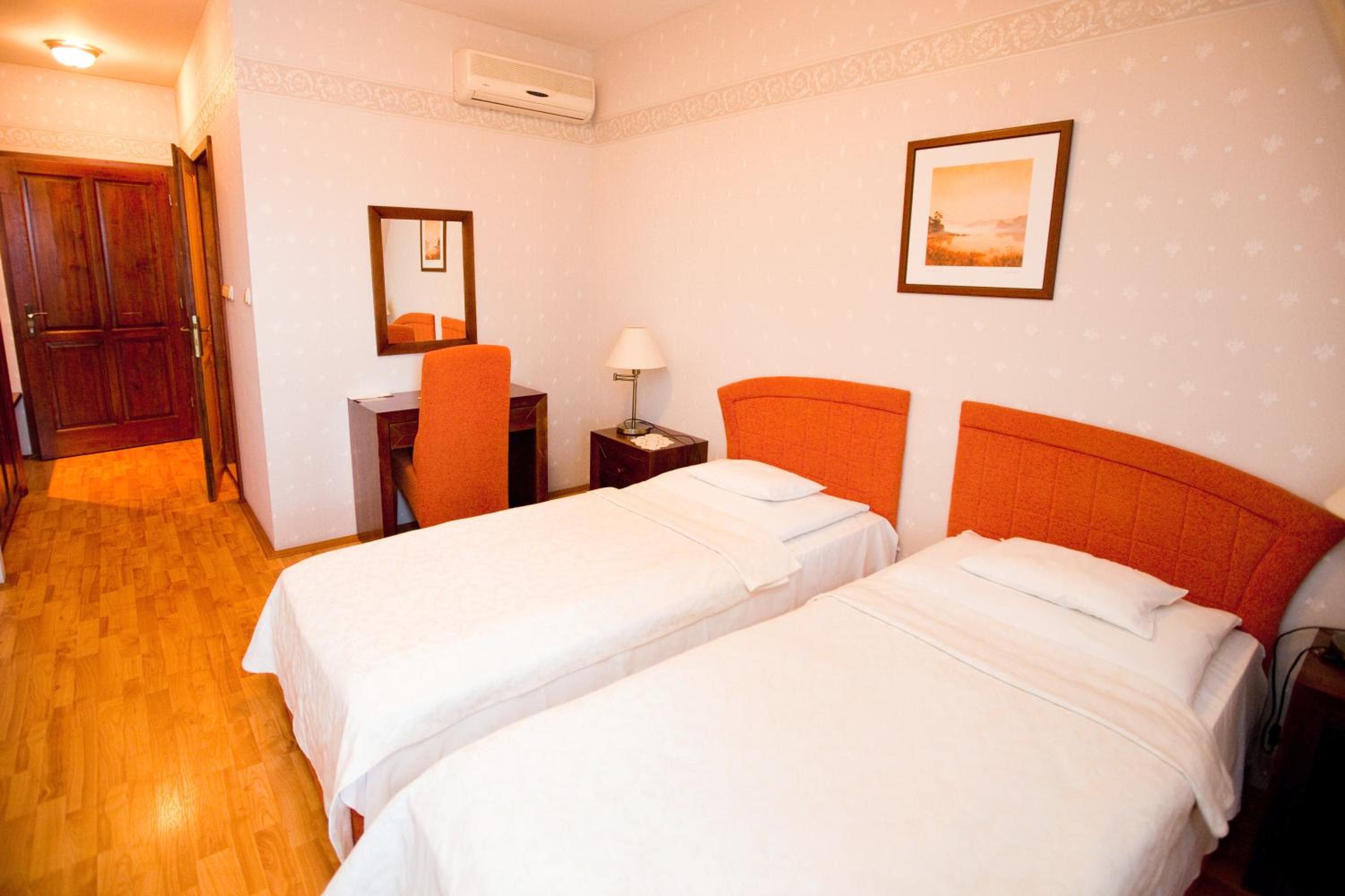 Double or Twin Room photo 2
