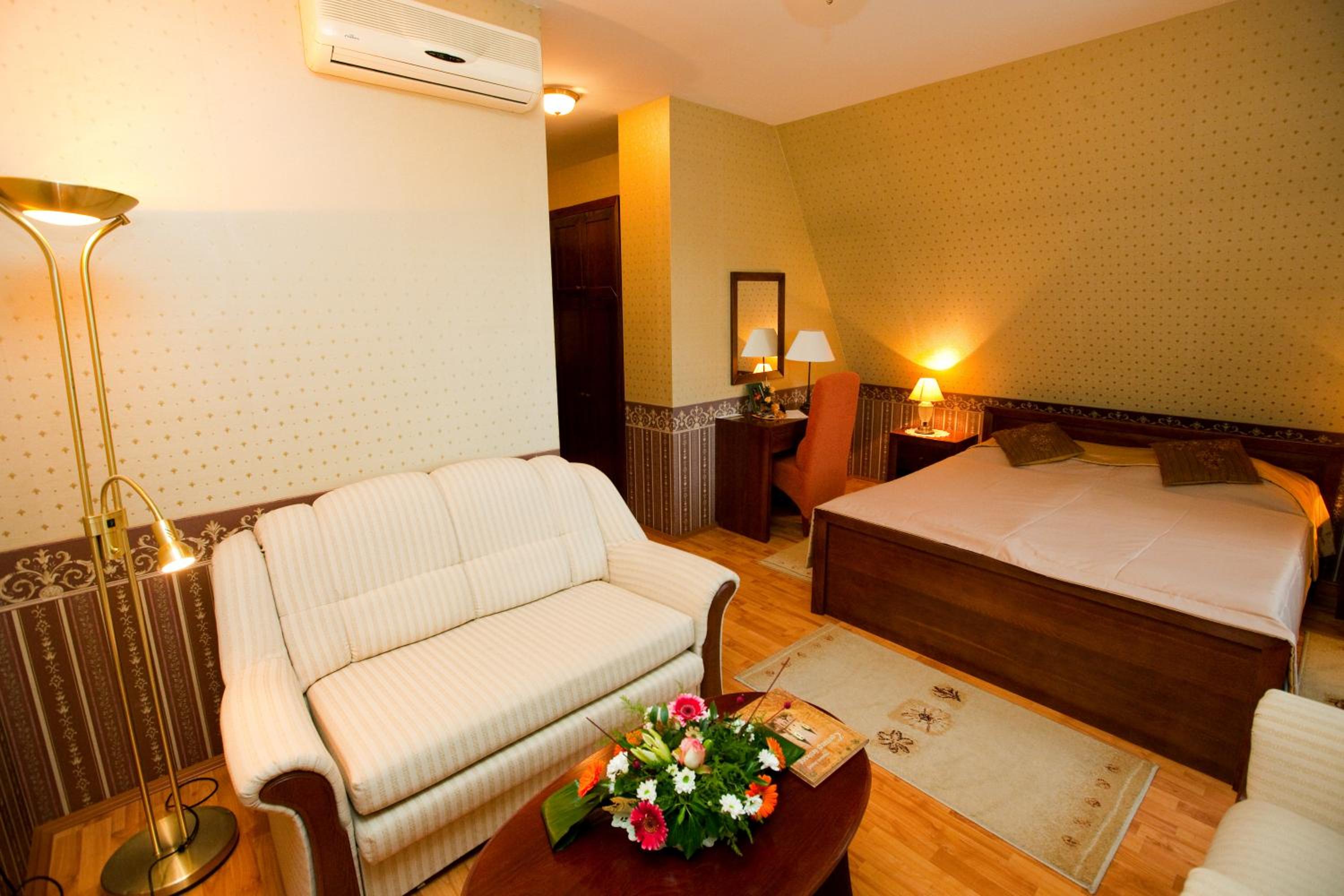 Deluxe Double Room with Bath photo 3