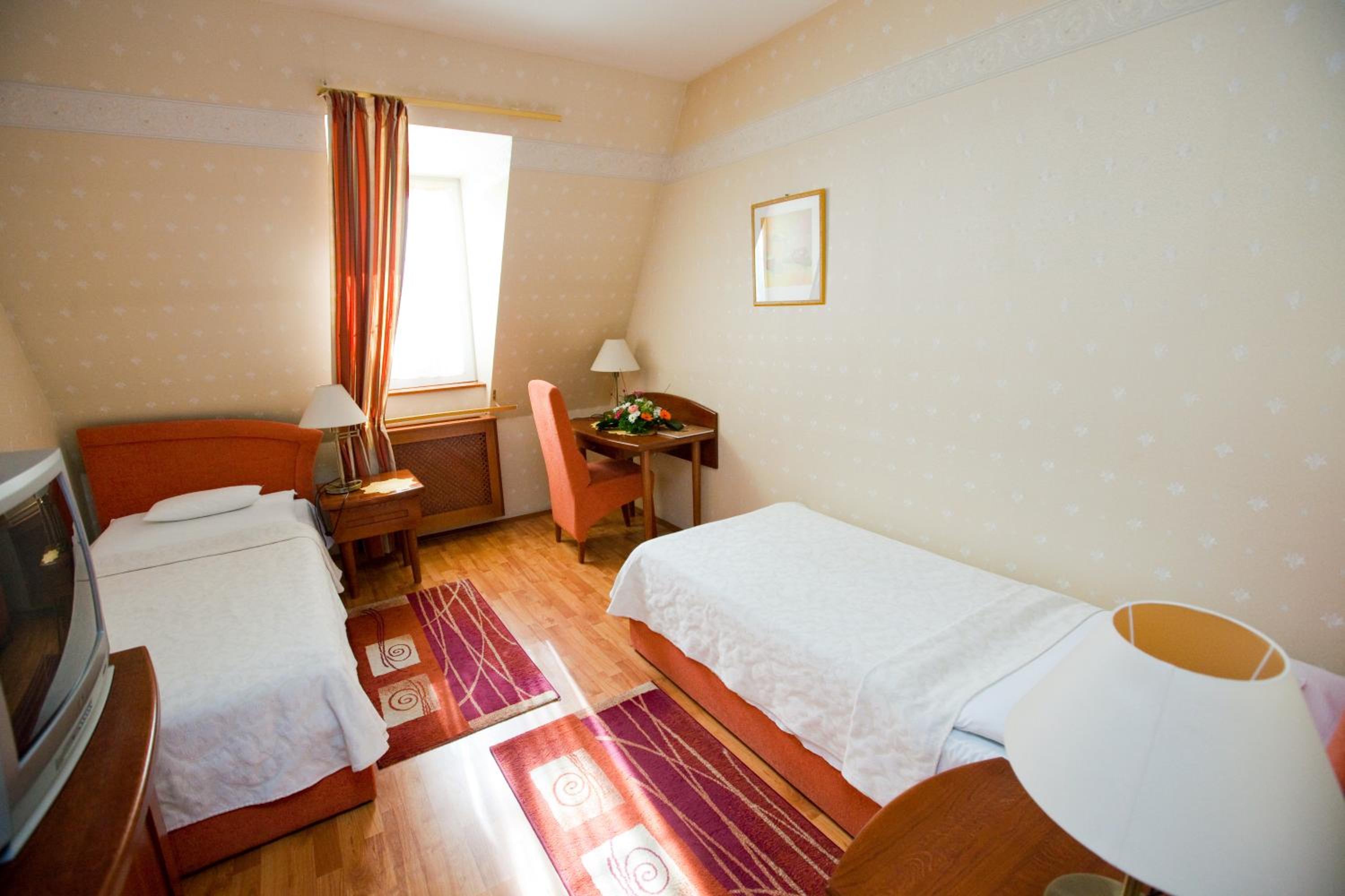 Double or Twin Room photo 2