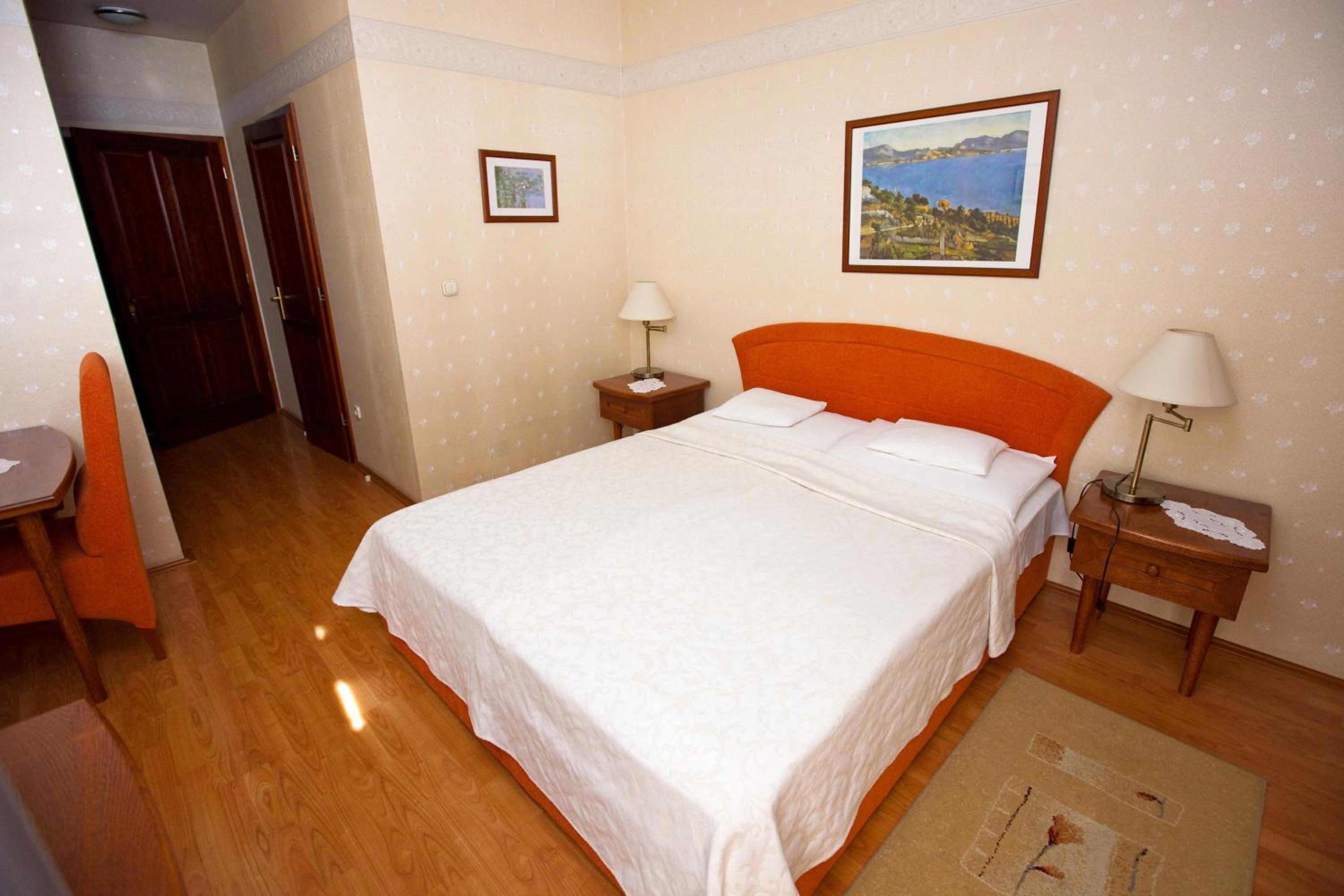 Double or Twin Room photo 1
