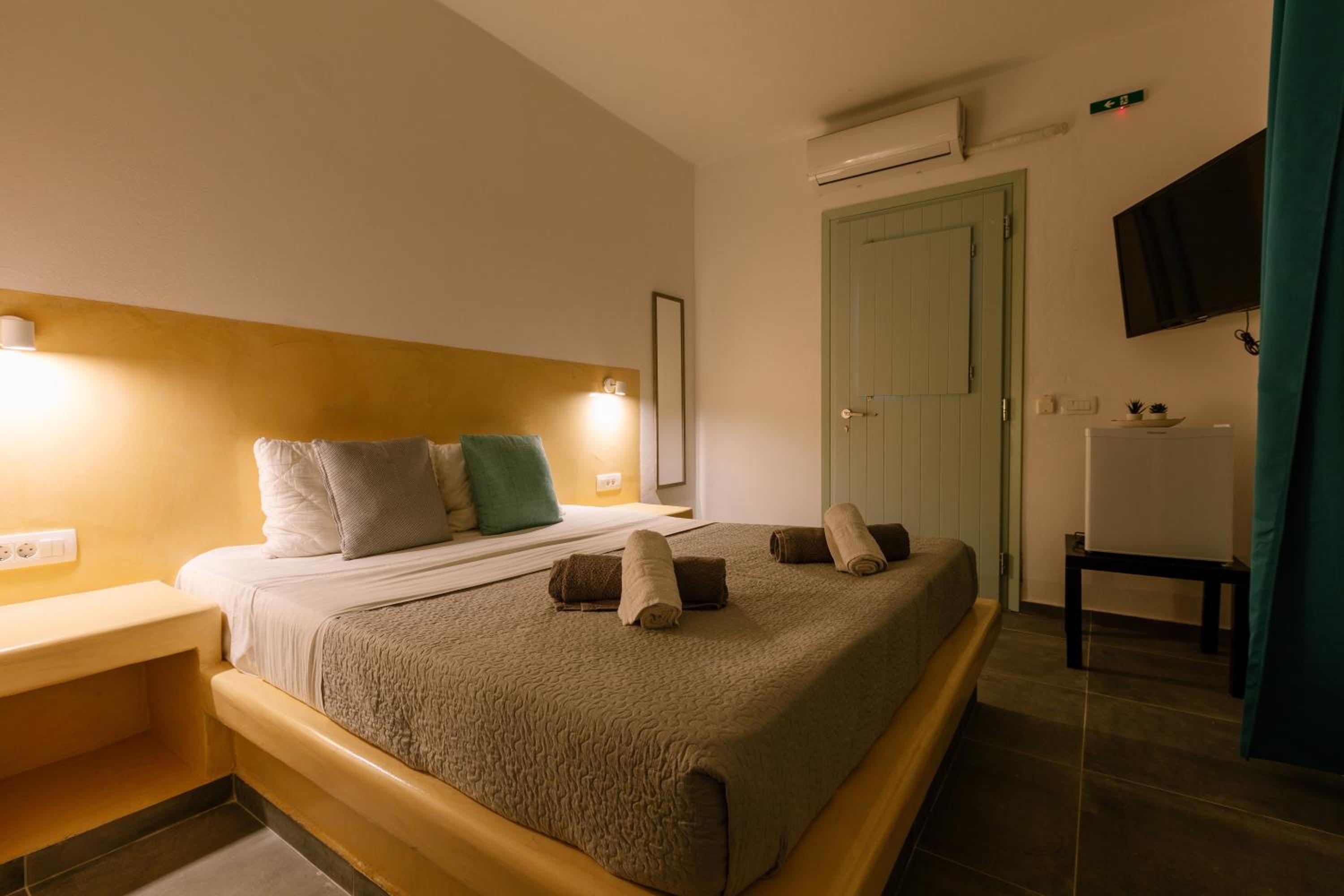 Deluxe Double Room with Balcony and Private Jacuzzi
