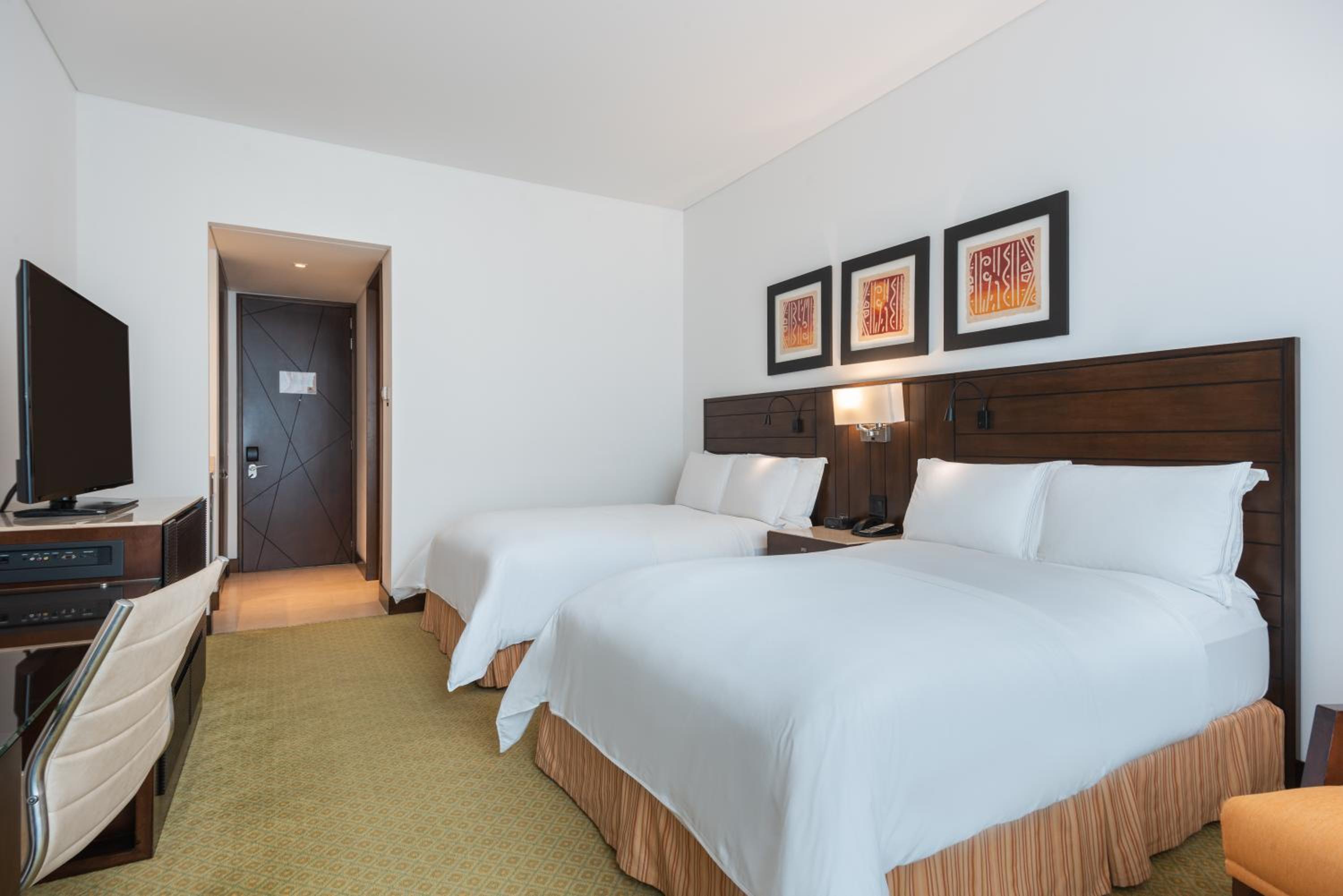 Deluxe Guest Room with Two Double Beds  photo 3