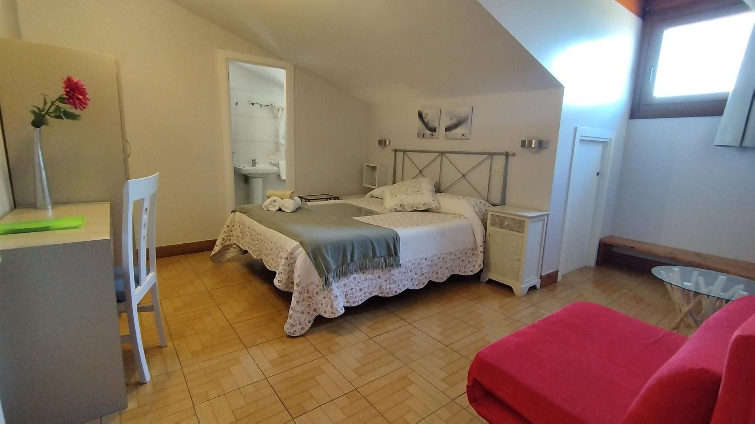 Double Room - Photo 25