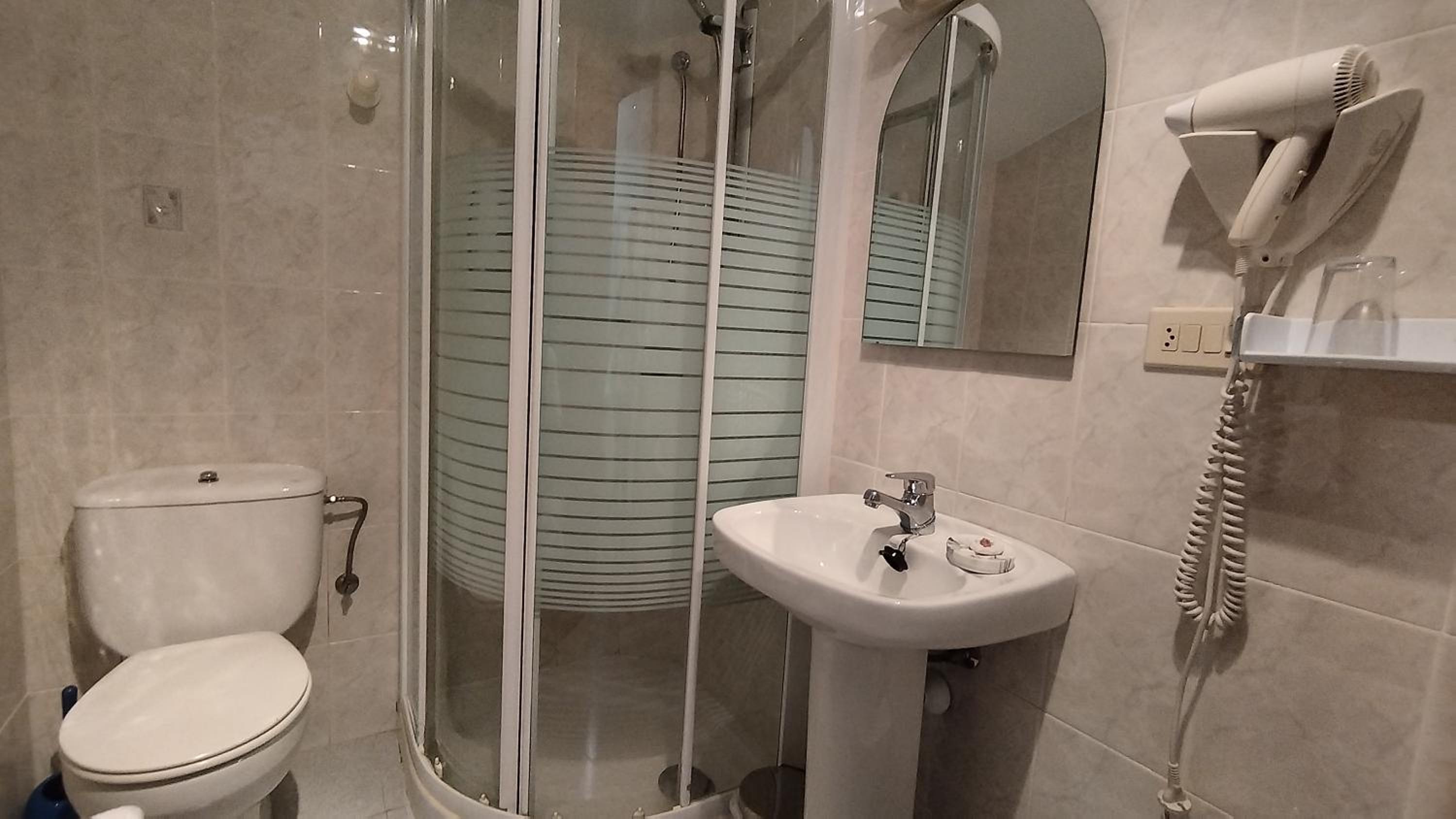 Double Room - Photo 3