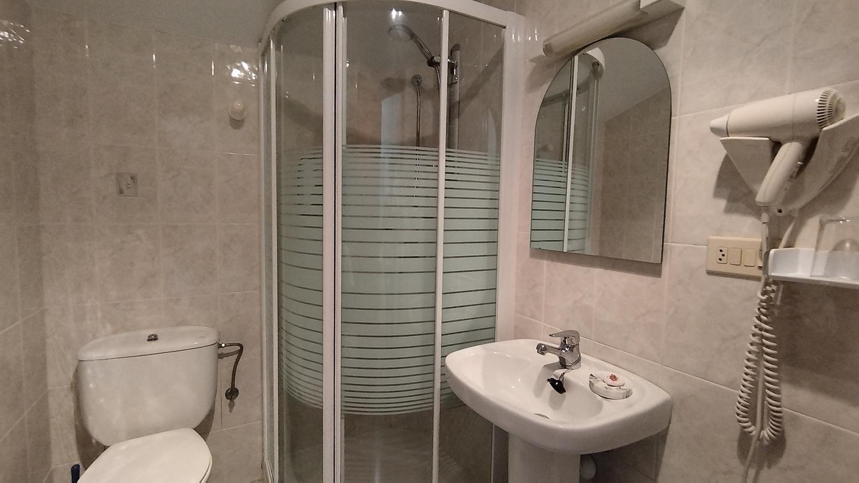 Double Room - Photo 7